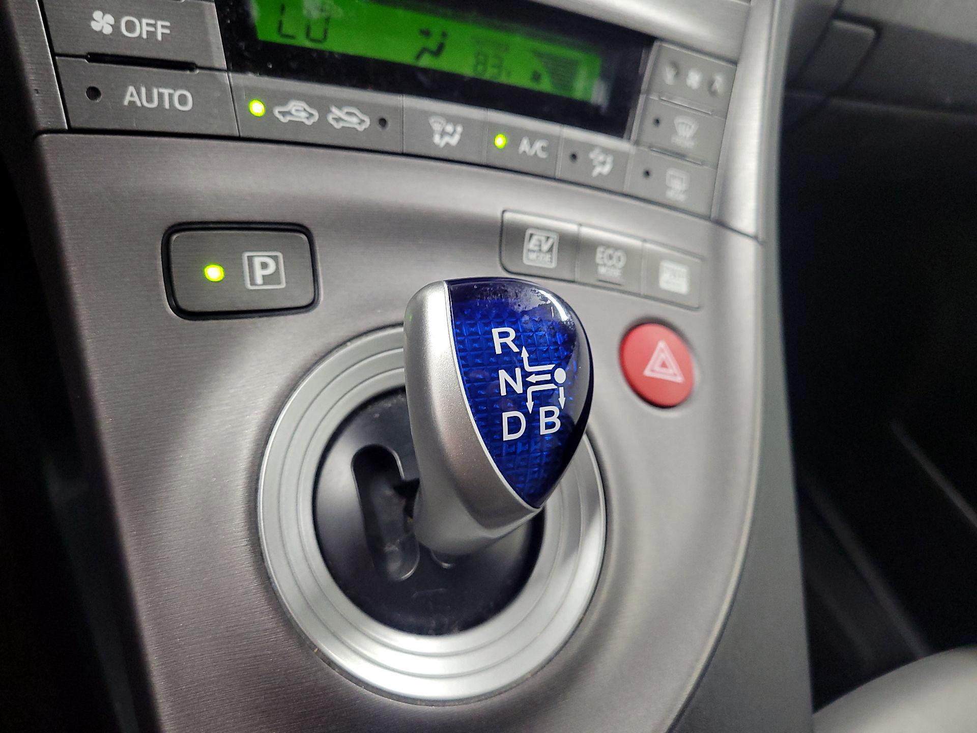 Thumbnail: 2015 Toyota Prius - 16