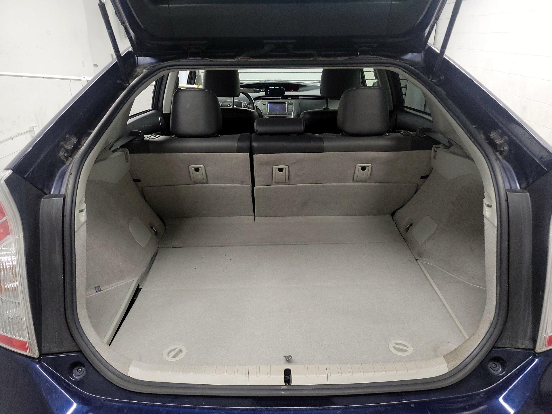 Thumbnail: 2015 Toyota Prius - 18