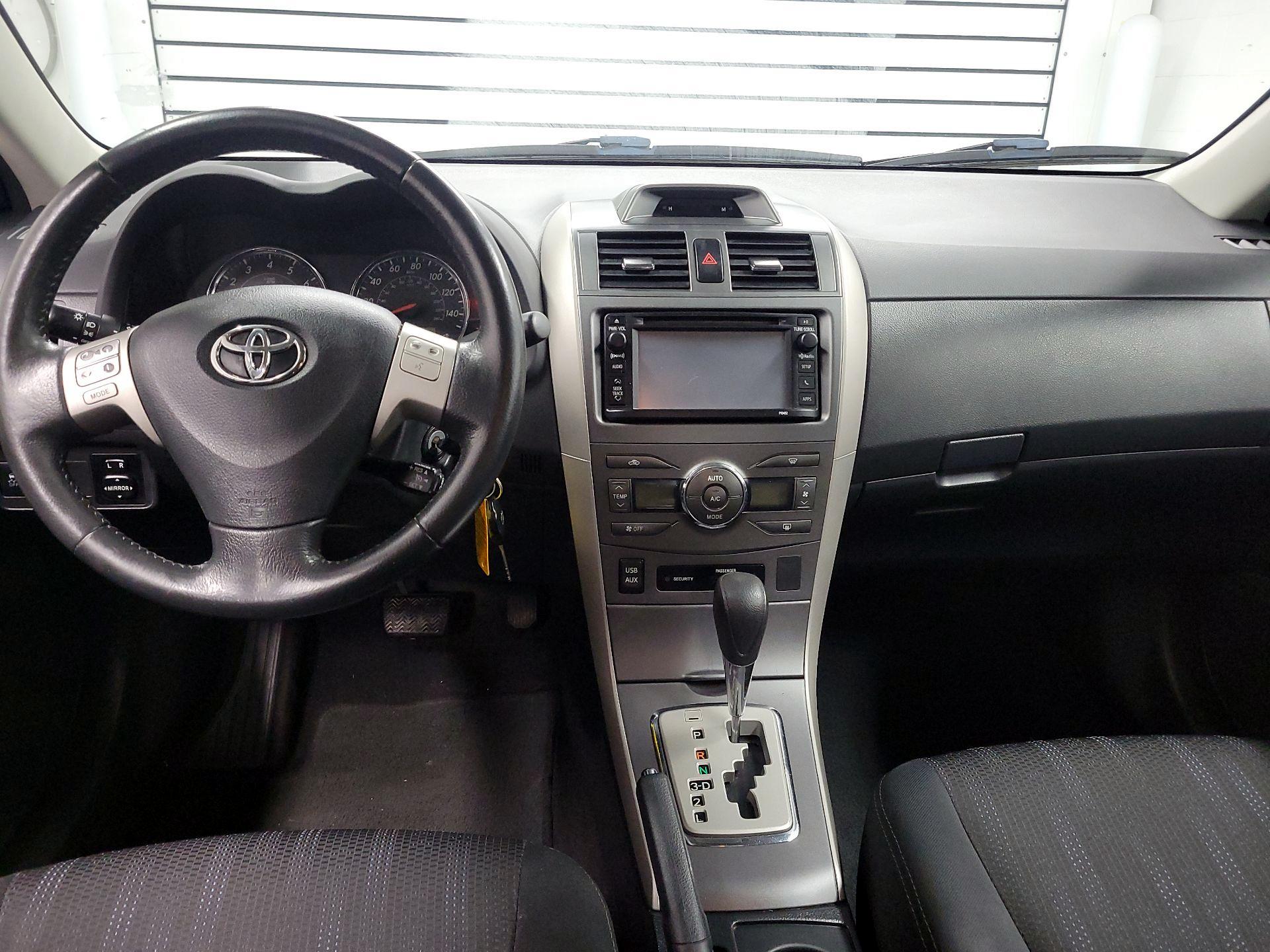 Thumbnail: 2013 Toyota Corolla - 9