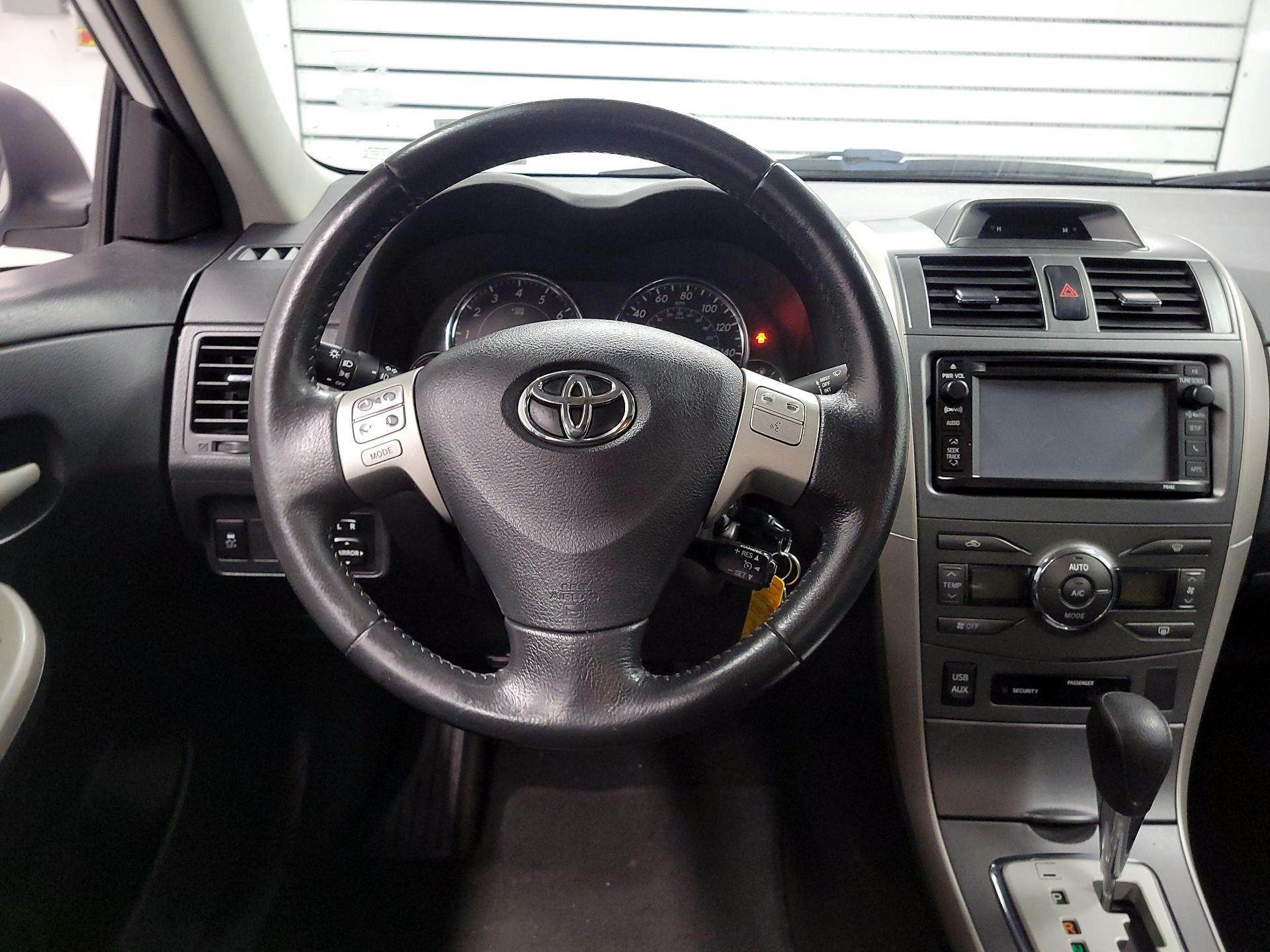 Thumbnail: 2013 Toyota Corolla - 10