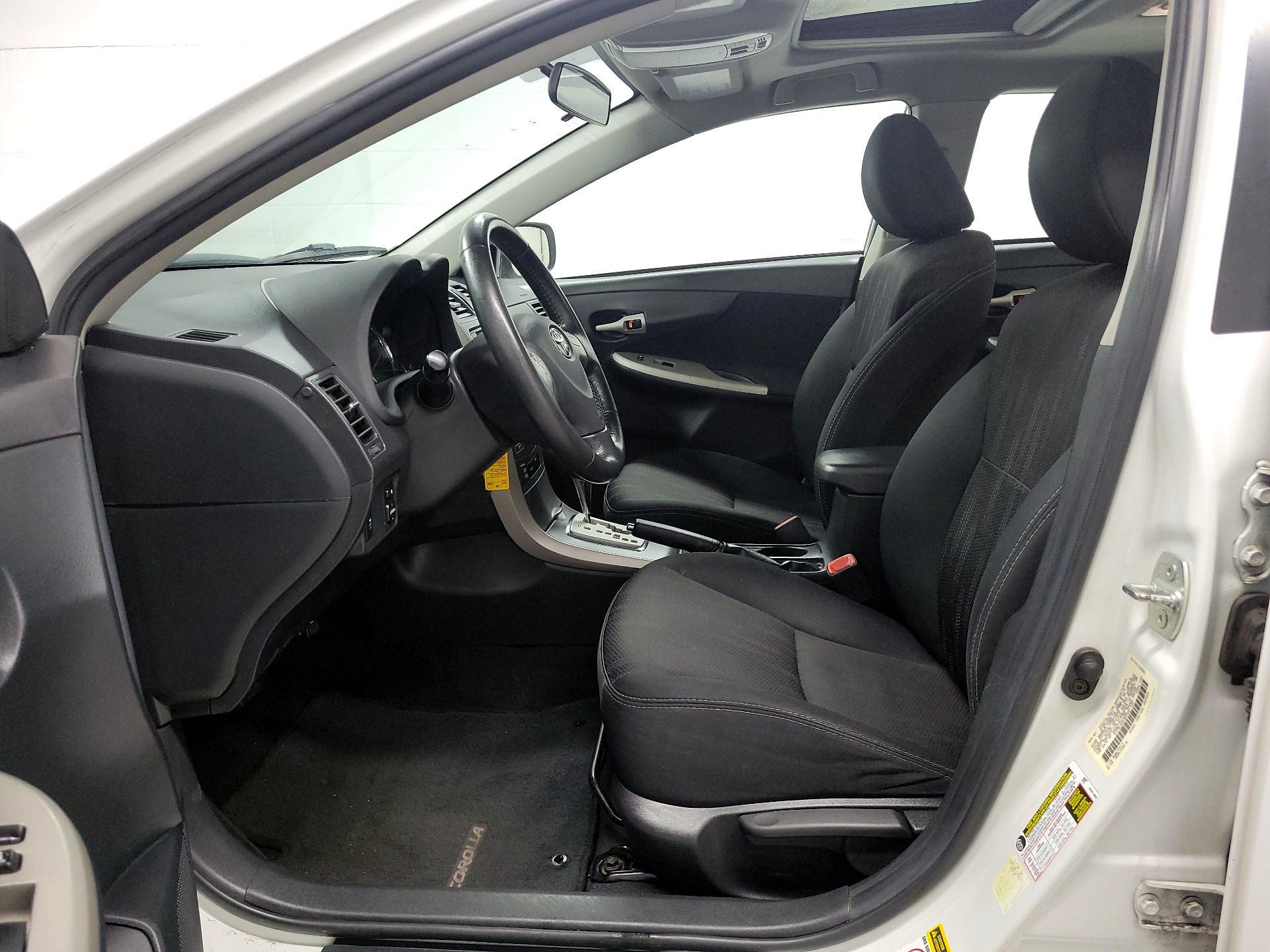Thumbnail: 2013 Toyota Corolla - 11