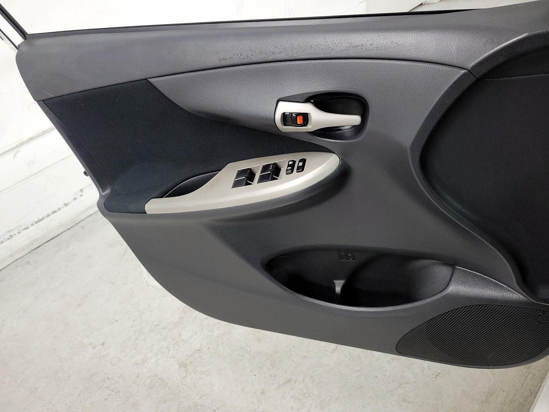 Thumbnail: 2013 Toyota Corolla - 12