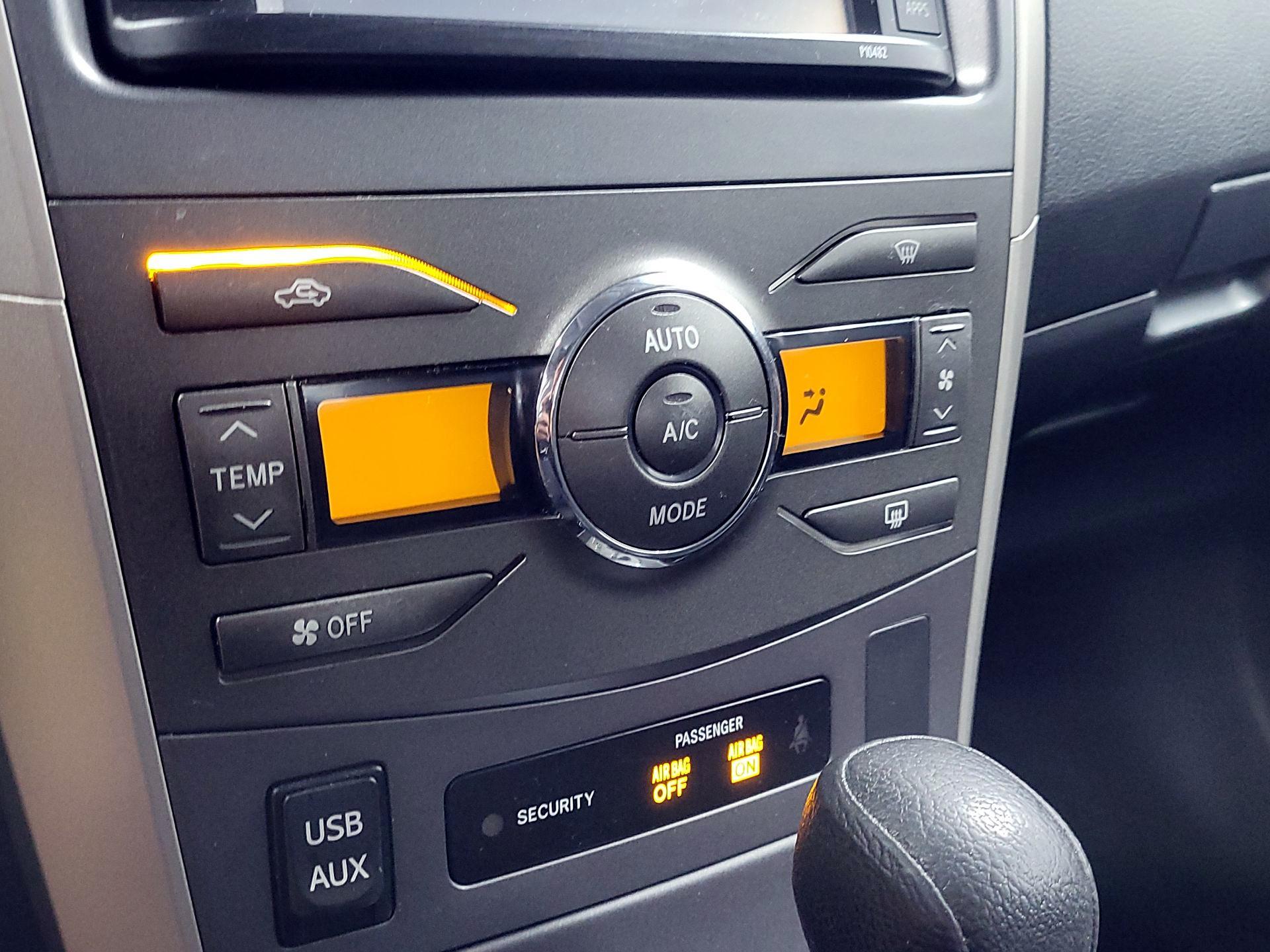 Thumbnail: 2013 Toyota Corolla - 15