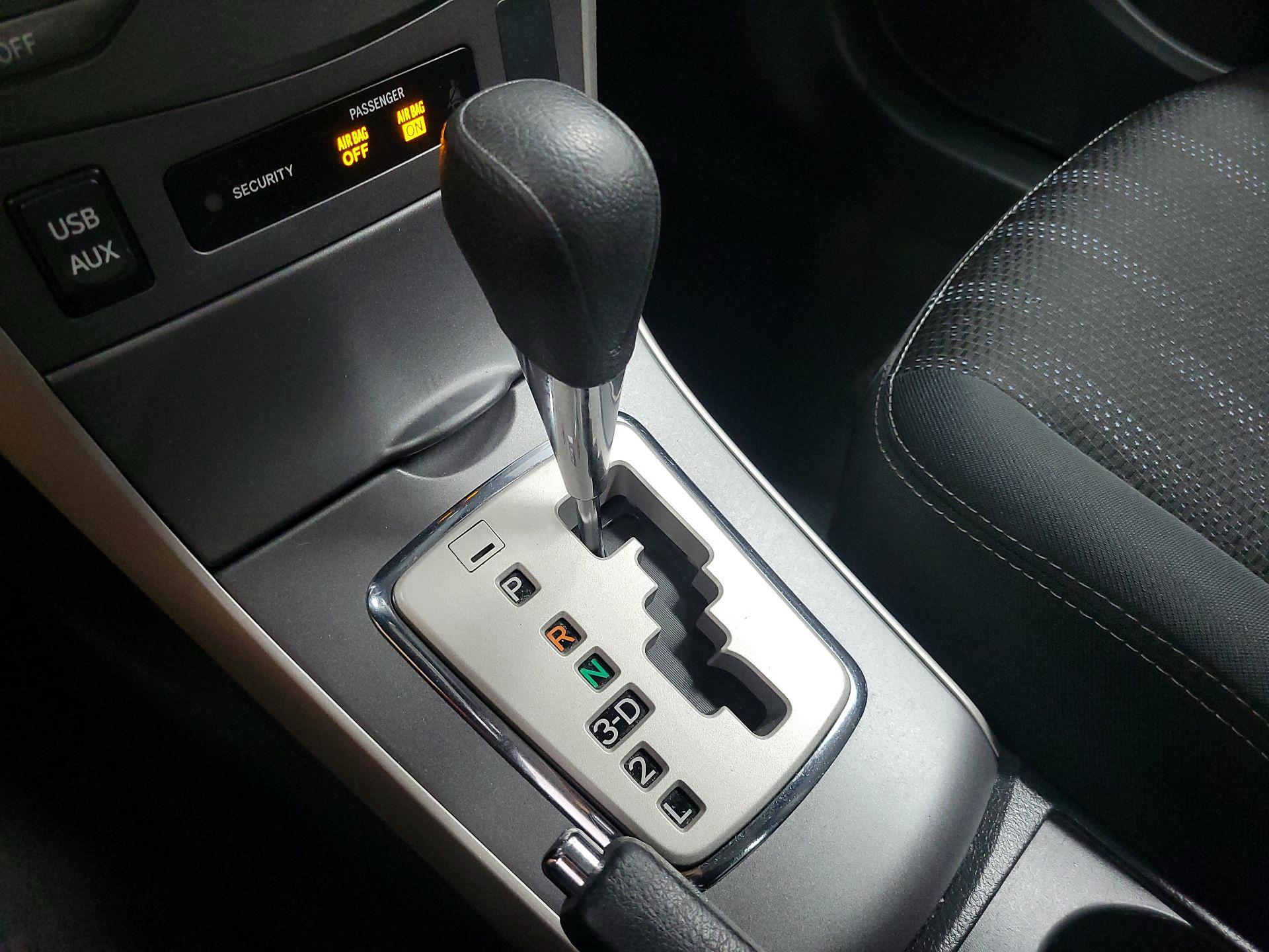 Thumbnail: 2013 Toyota Corolla - 16