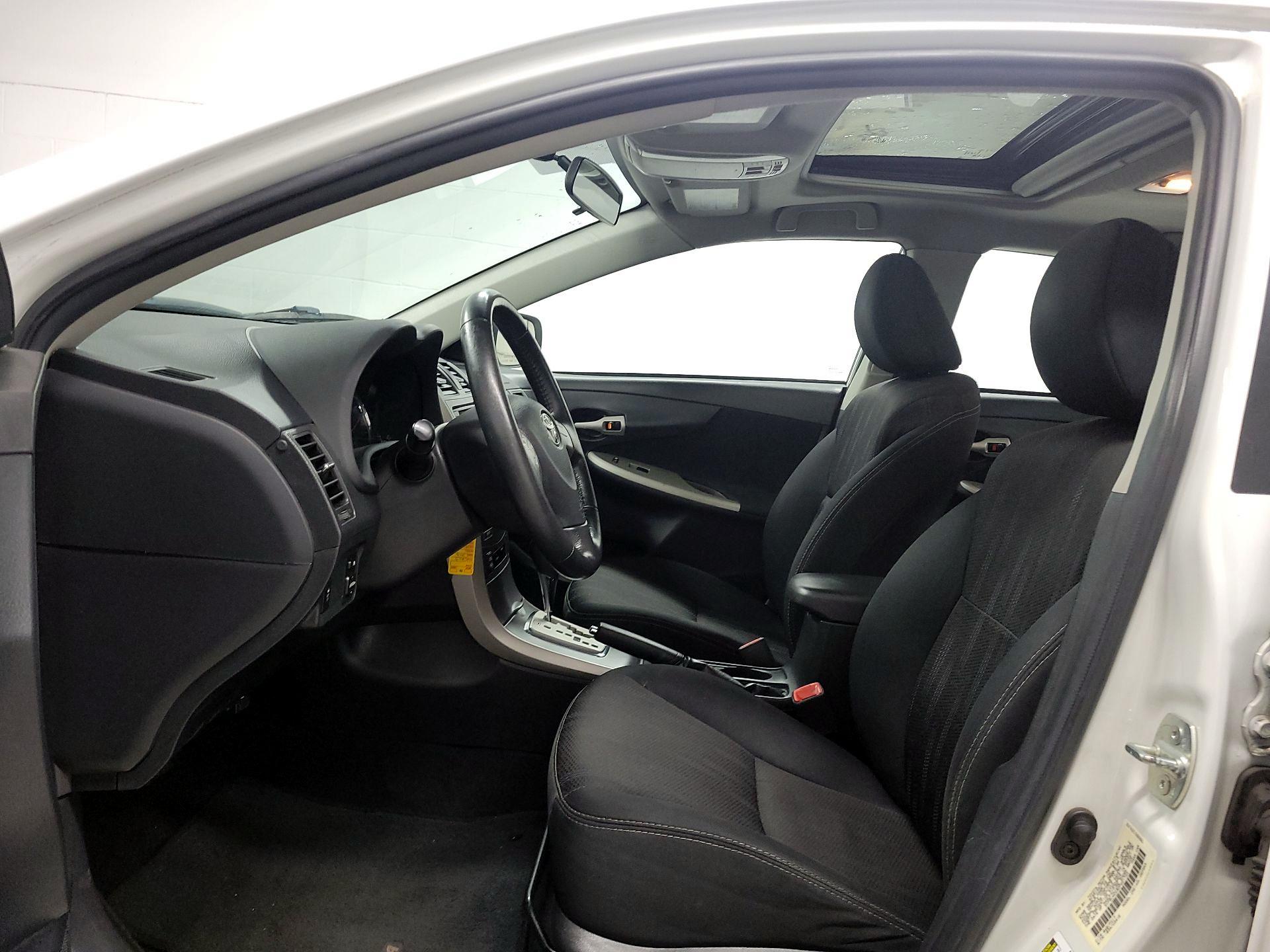 Thumbnail: 2013 Toyota Corolla - 17