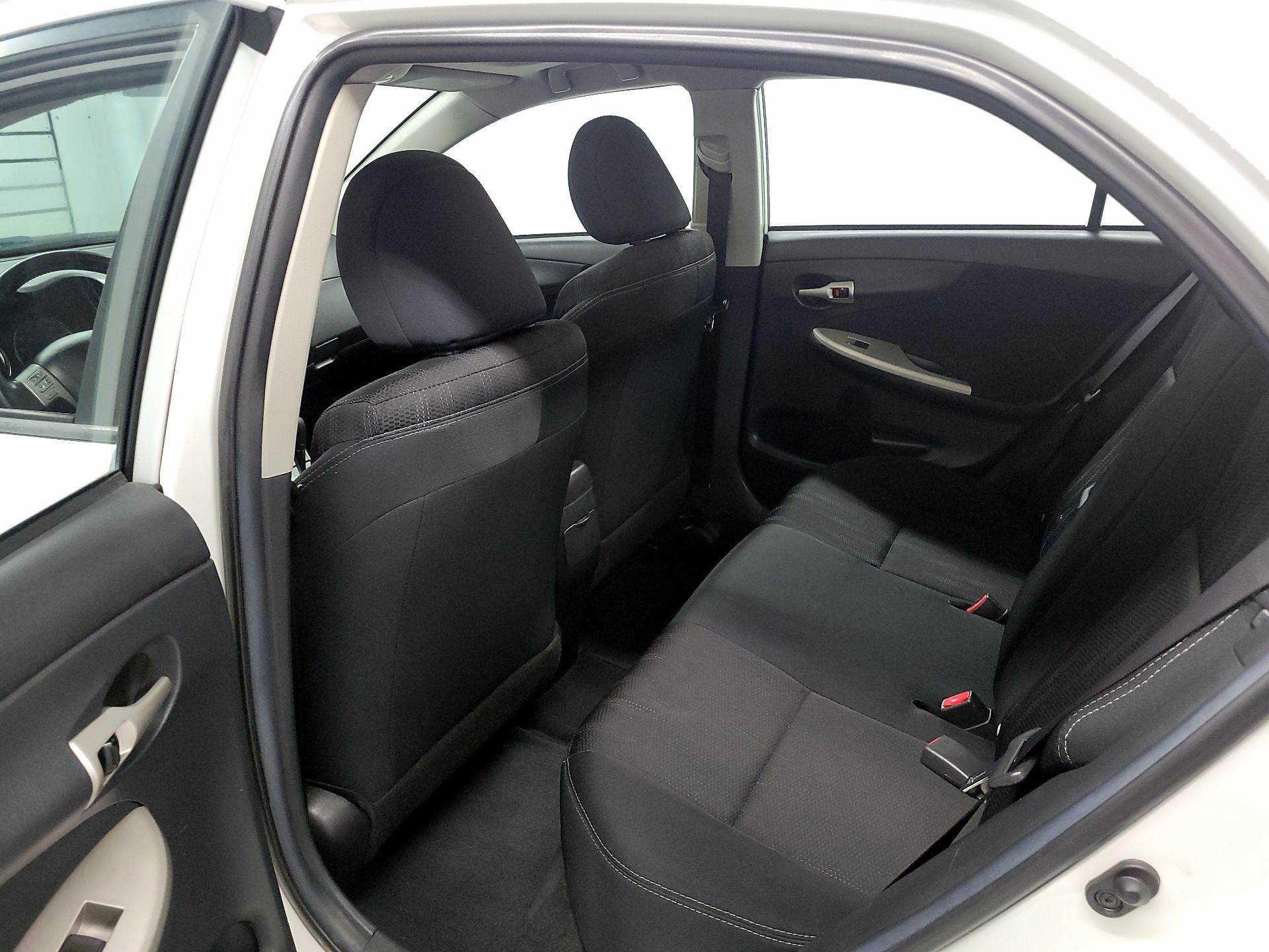 Thumbnail: 2013 Toyota Corolla - 18