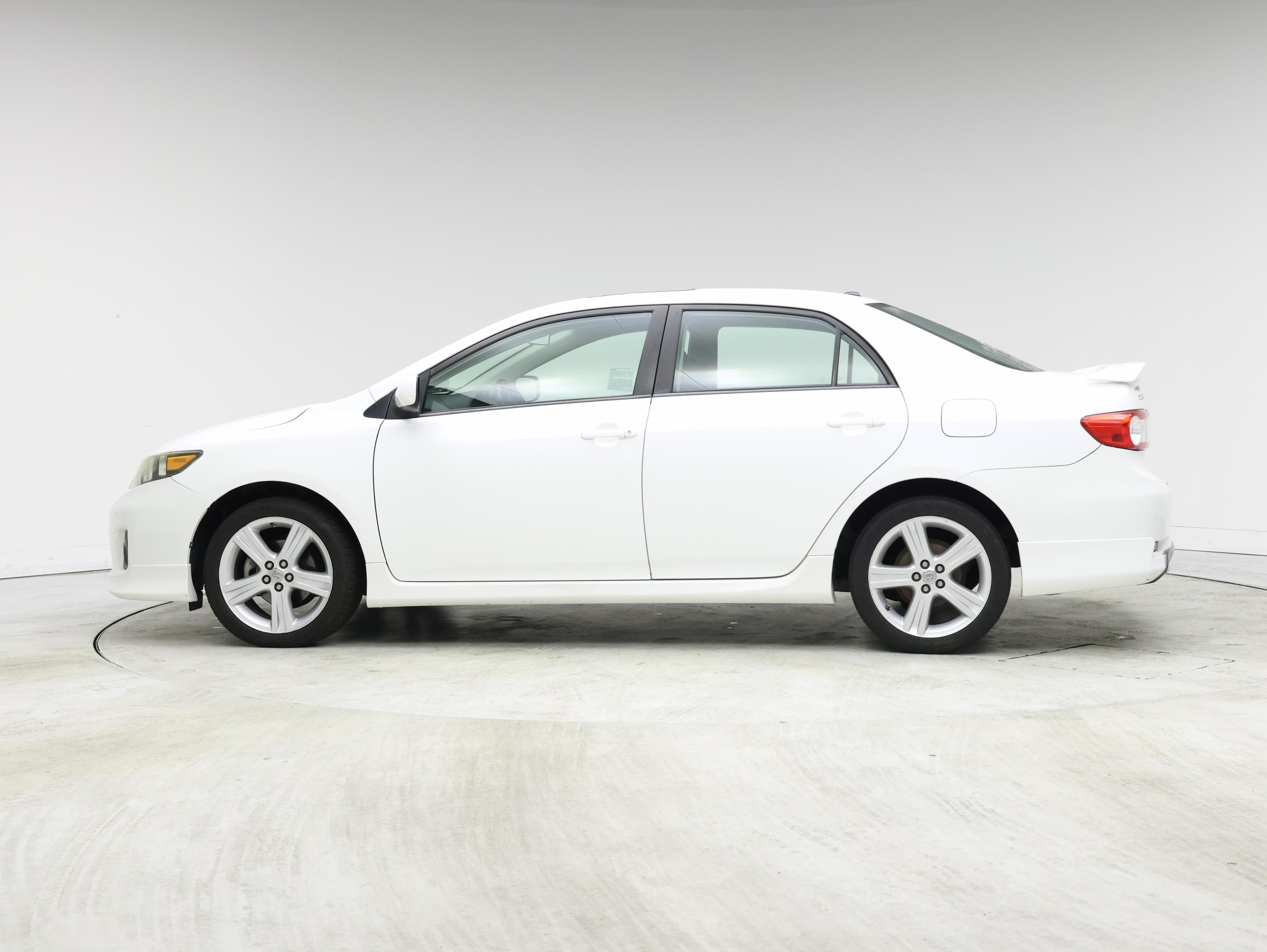 Thumbnail: 2013 Toyota Corolla - 3