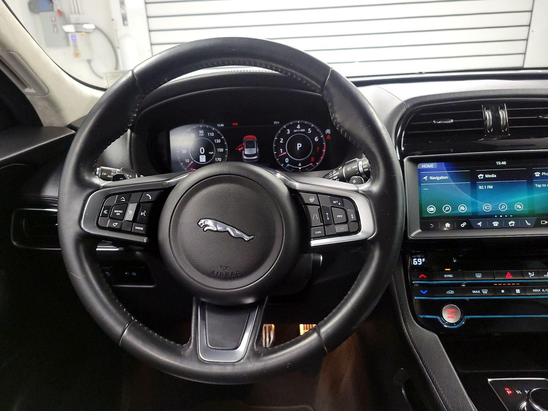 Thumbnail: 2019 Jaguar F-Pace - 10