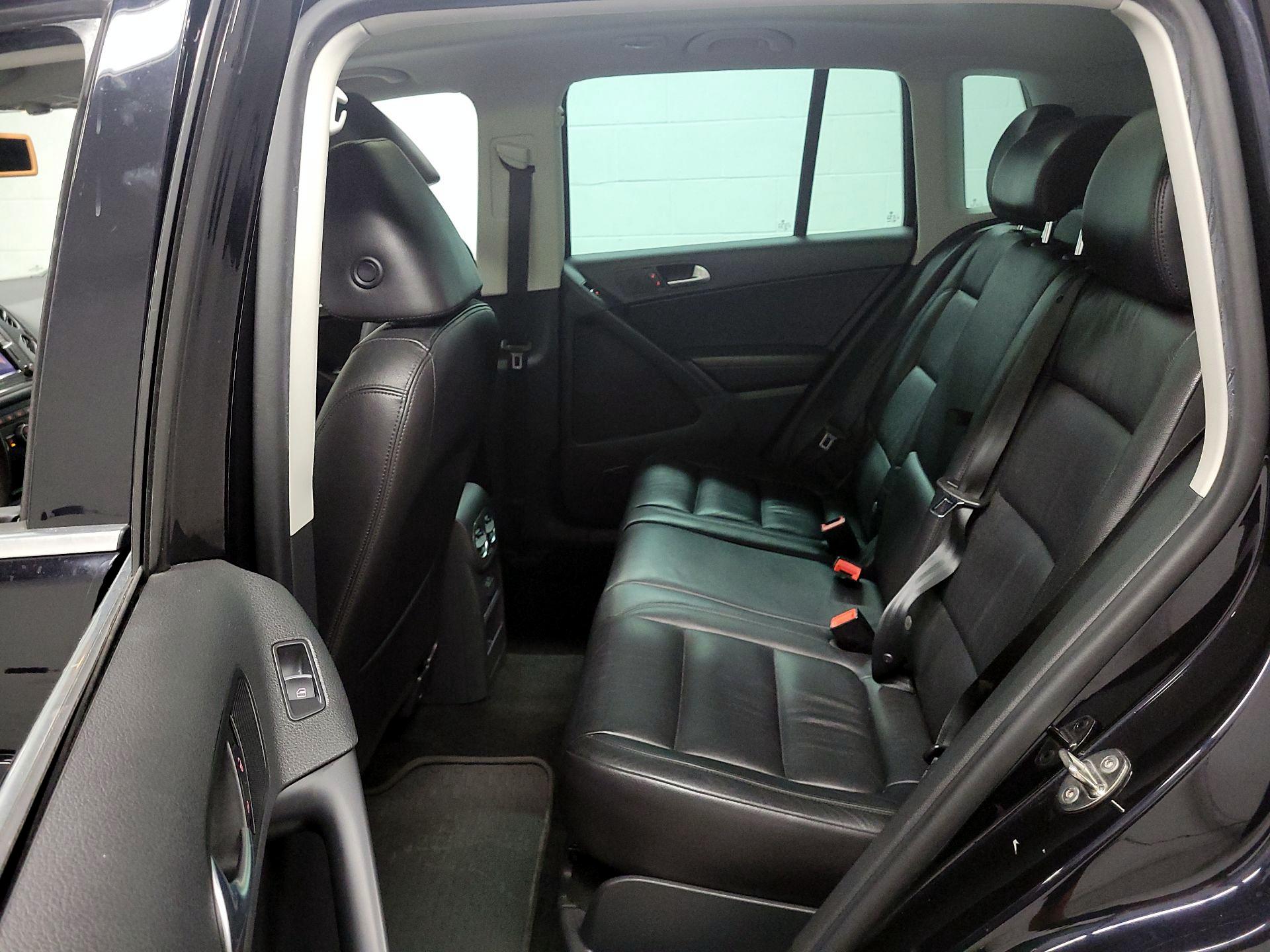 Thumbnail: 2017 Volkswagen Tiguan - 19