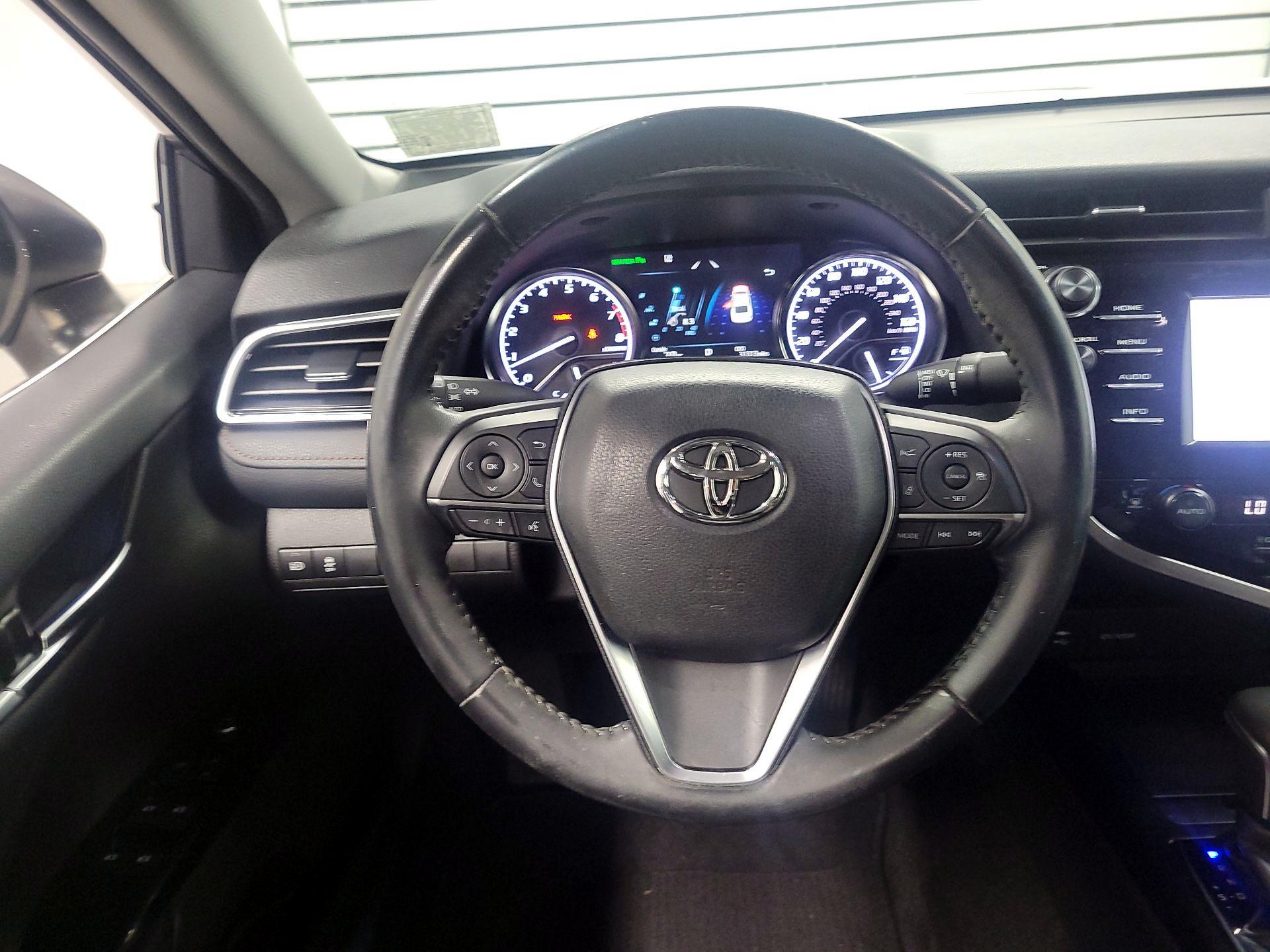 Thumbnail: 2018 Toyota Camry - 10