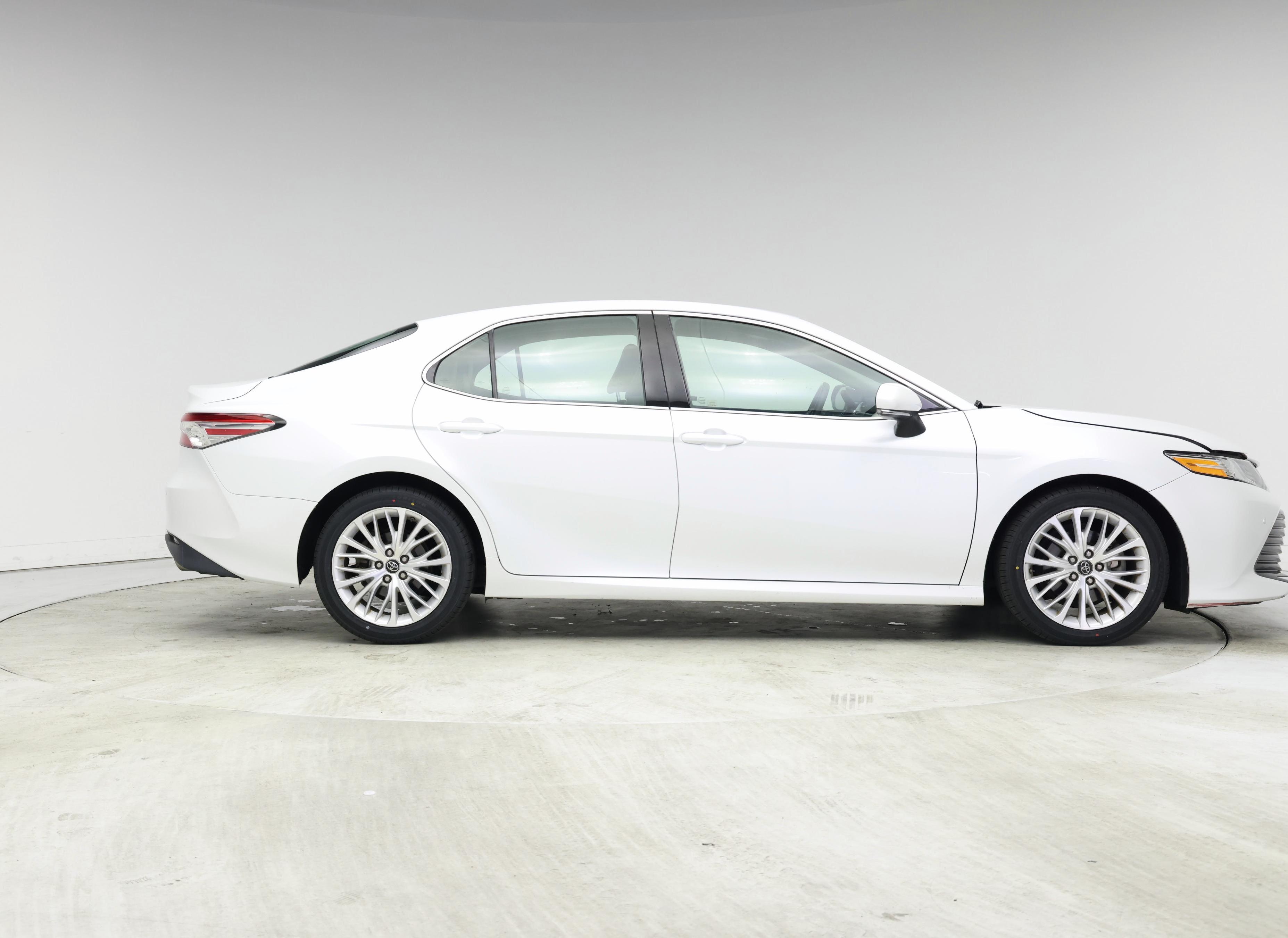 Thumbnail: 2018 Toyota Camry - 7