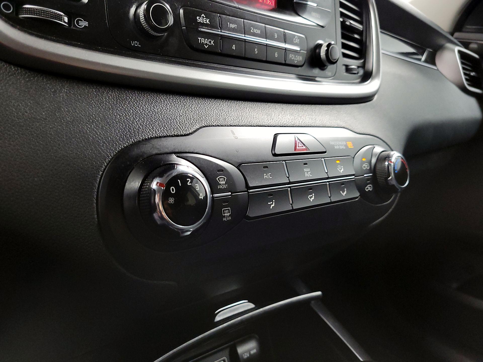 Thumbnail: 2017 Kia Sorento - 15