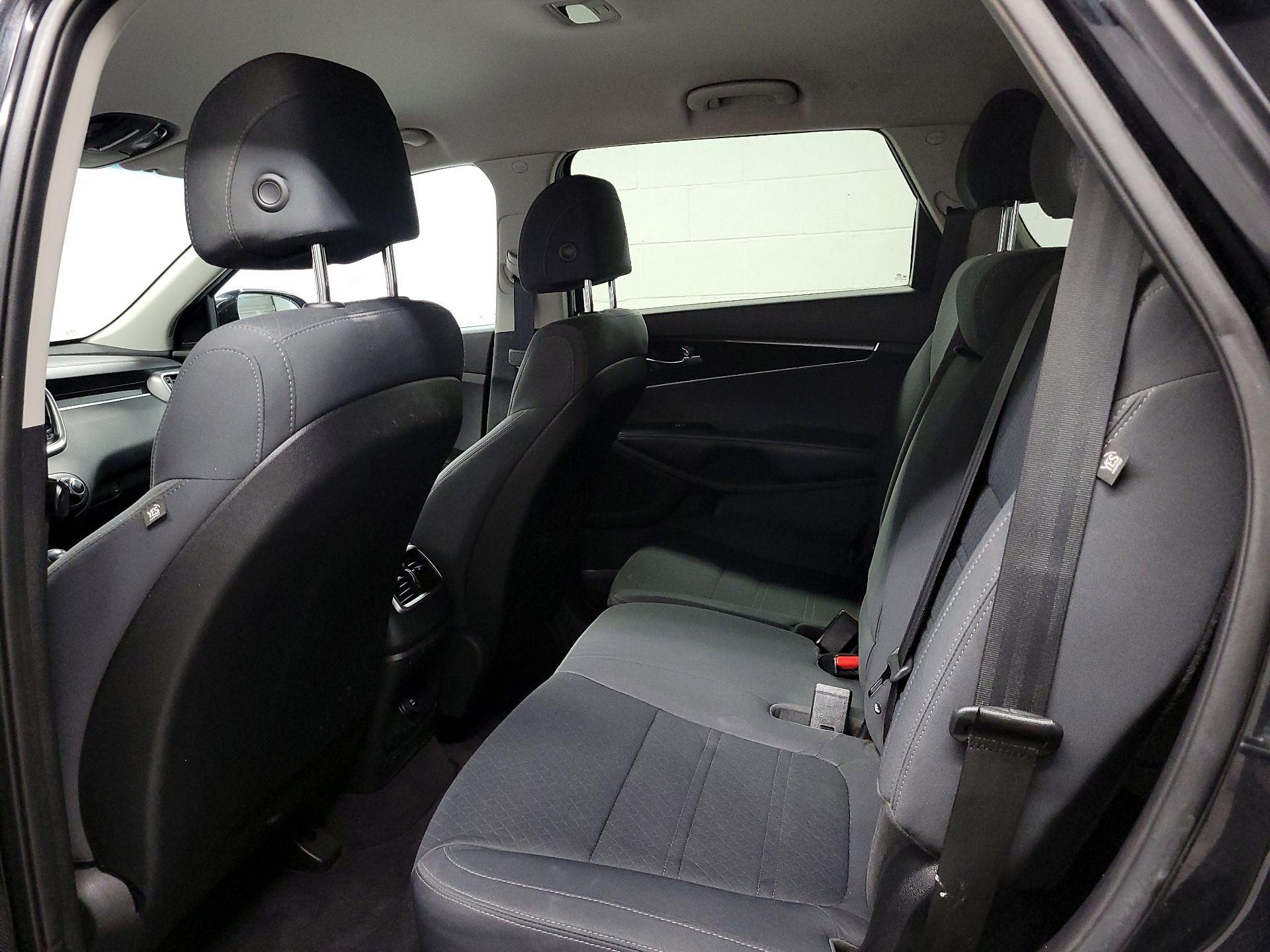 Thumbnail: 2017 Kia Sorento - 17