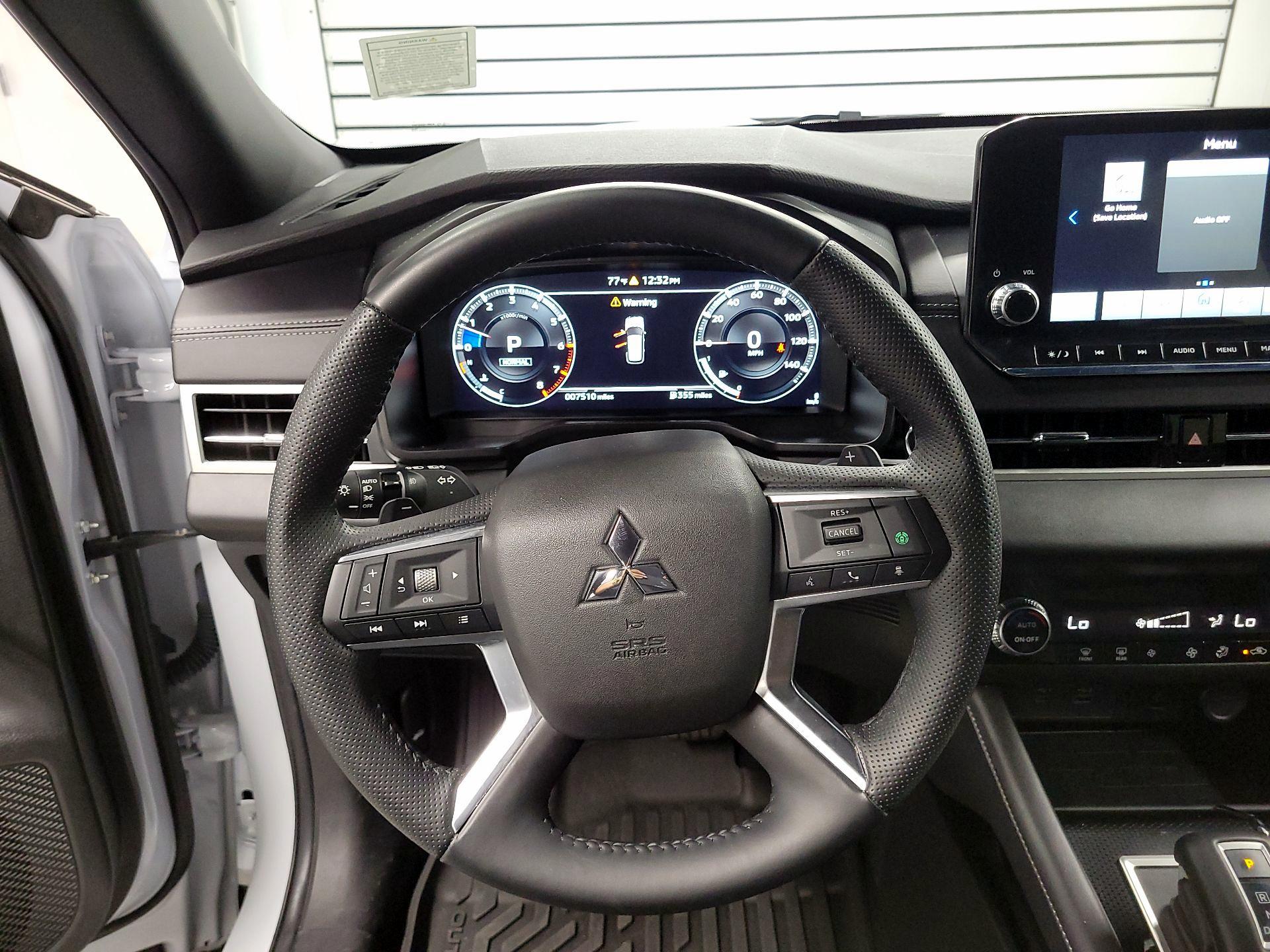 Thumbnail: 2024 Mitsubishi Outlander - 10