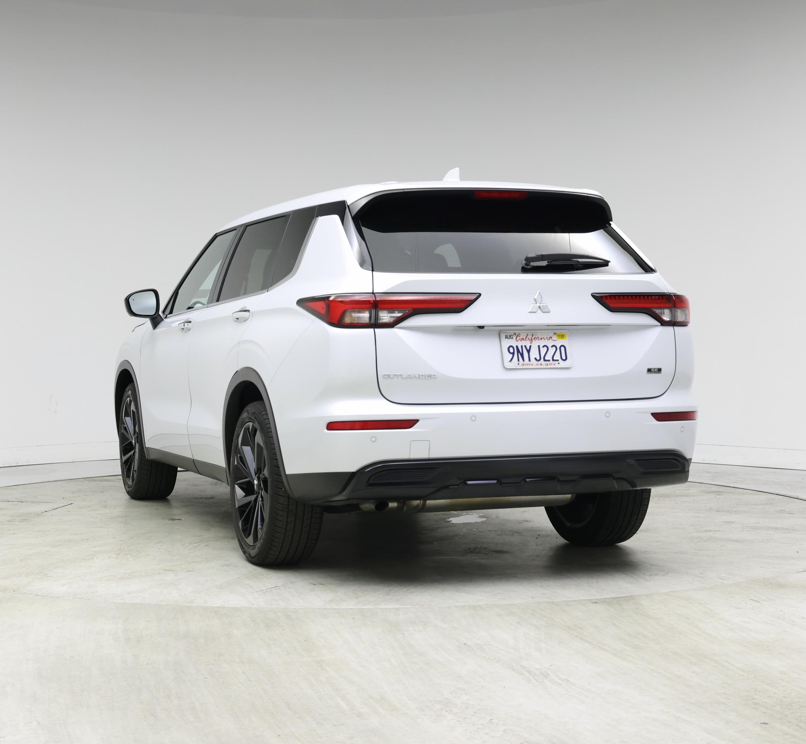 Thumbnail: 2024 Mitsubishi Outlander - 2