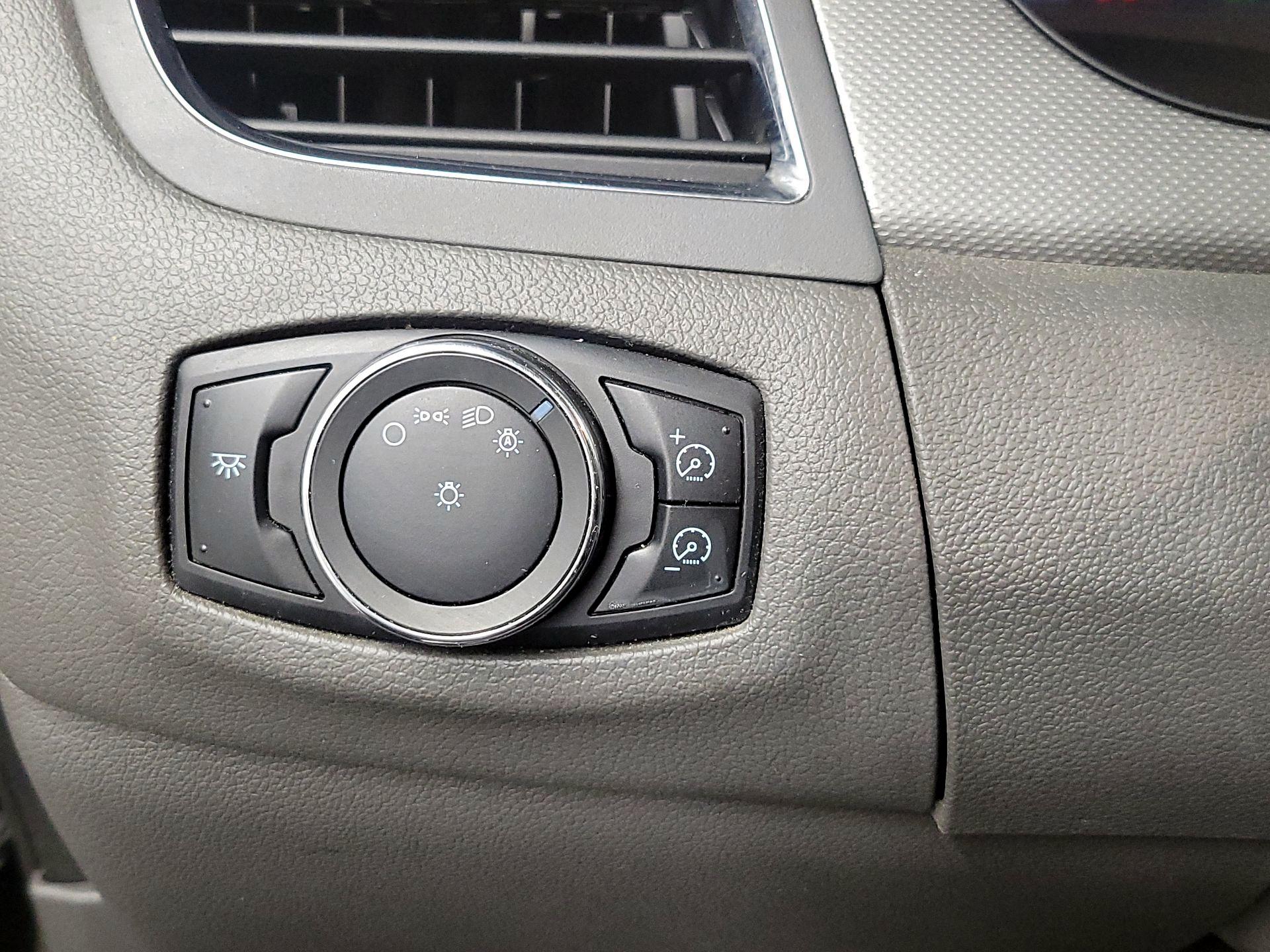Thumbnail: 2013 Ford Edge - 13