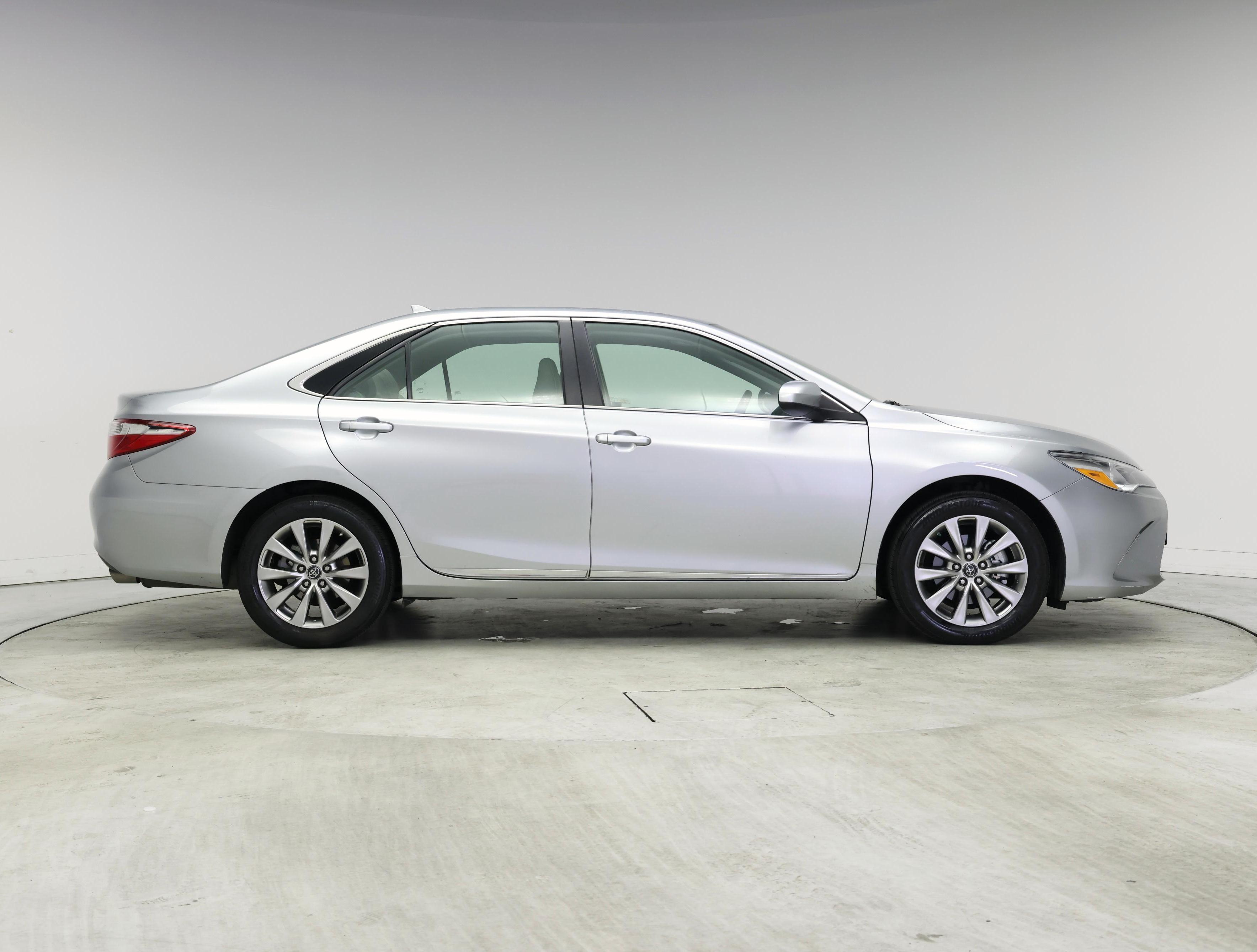 Thumbnail: 2017 Toyota Camry - 7