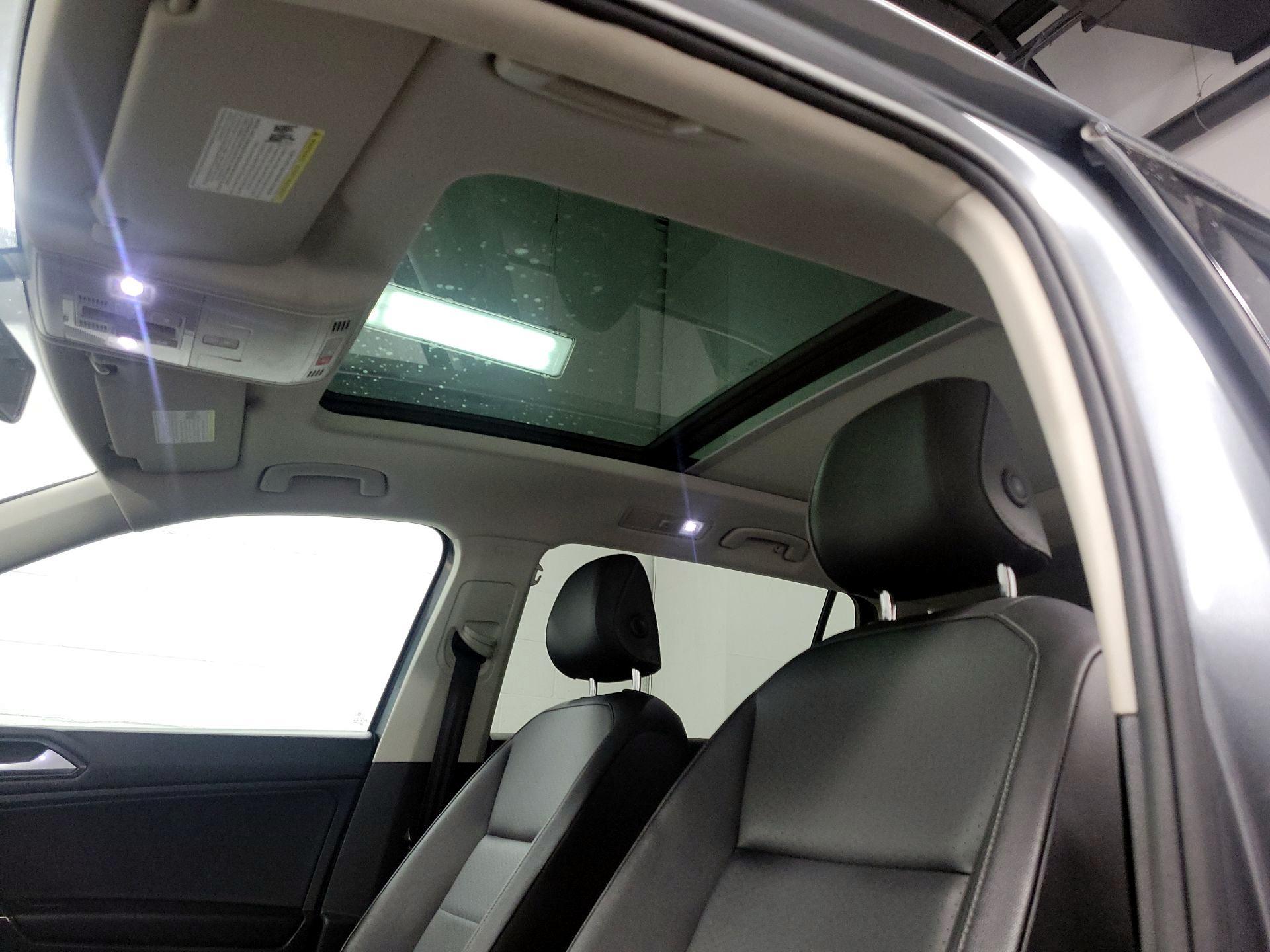 Thumbnail: 2018 Volkswagen Tiguan - 19