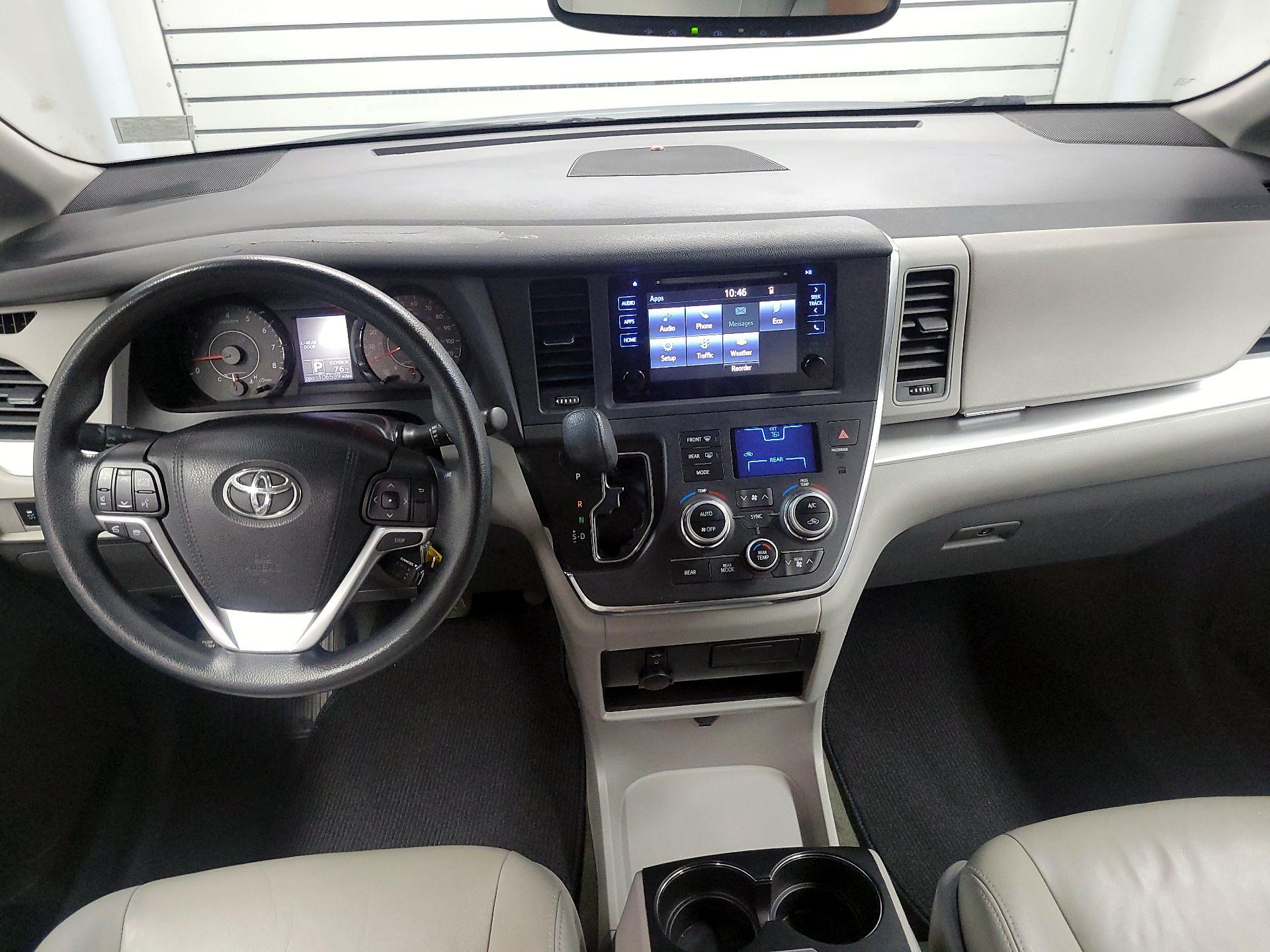 Thumbnail: 2015 Toyota Sienna - 9