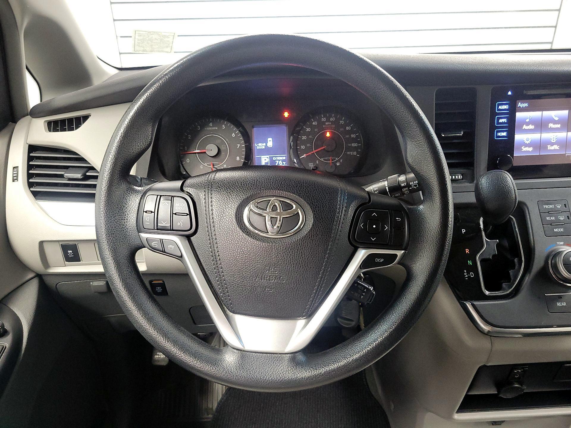 Thumbnail: 2015 Toyota Sienna - 10