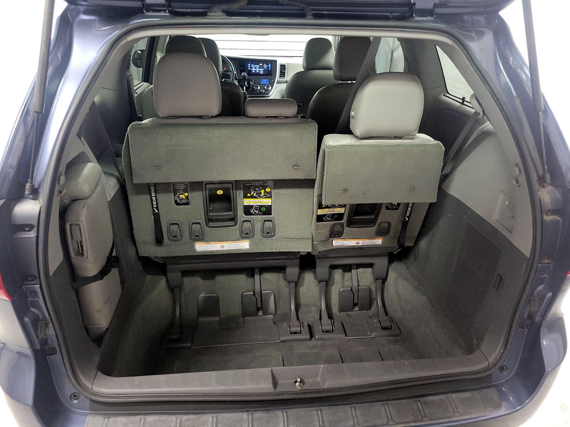 Thumbnail: 2015 Toyota Sienna - 19
