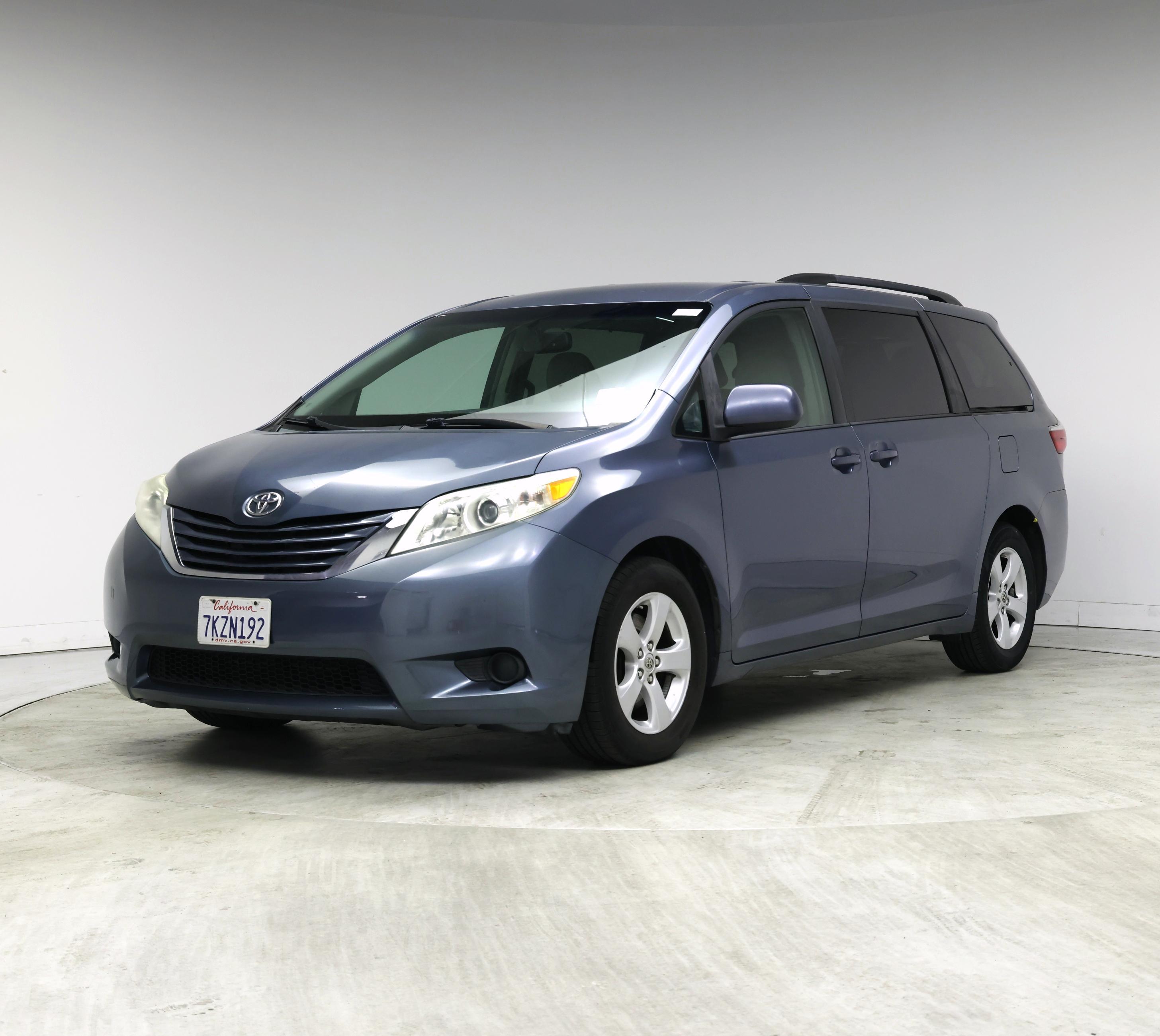 Thumbnail: 2015 Toyota Sienna - 4