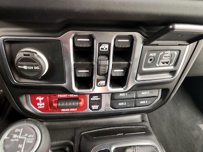 USB/AUX Ports