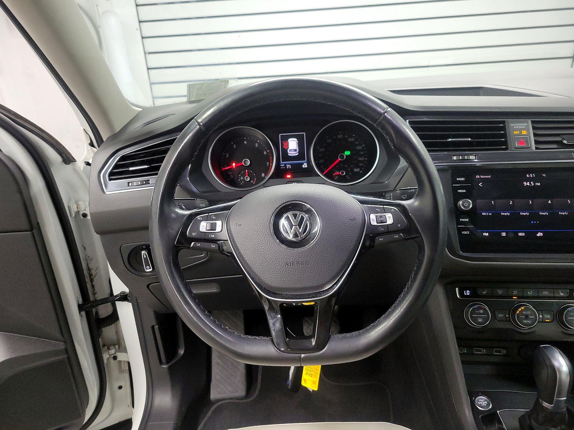 Thumbnail: 2018 Volkswagen Tiguan - 10