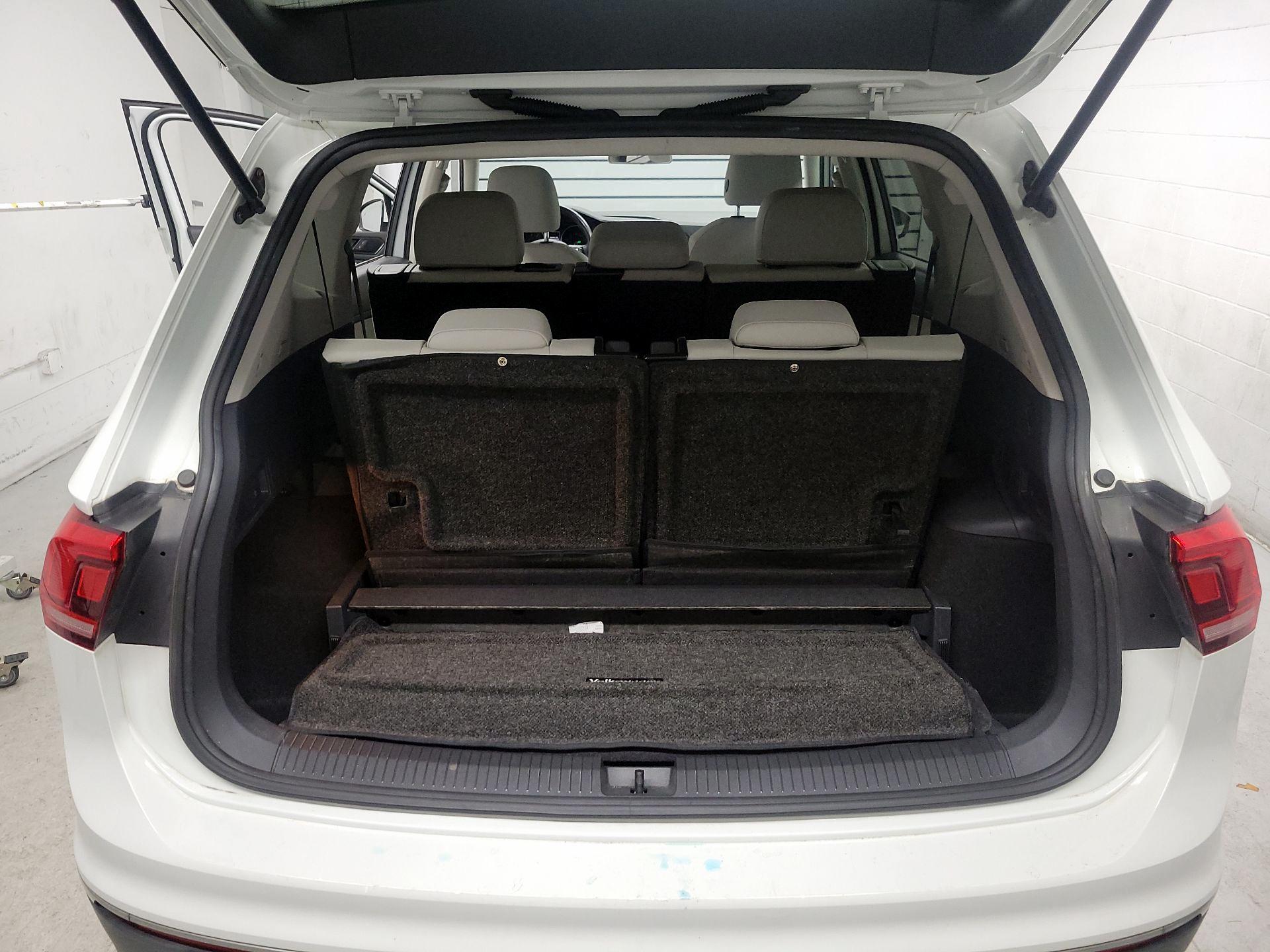 Thumbnail: 2018 Volkswagen Tiguan - 18
