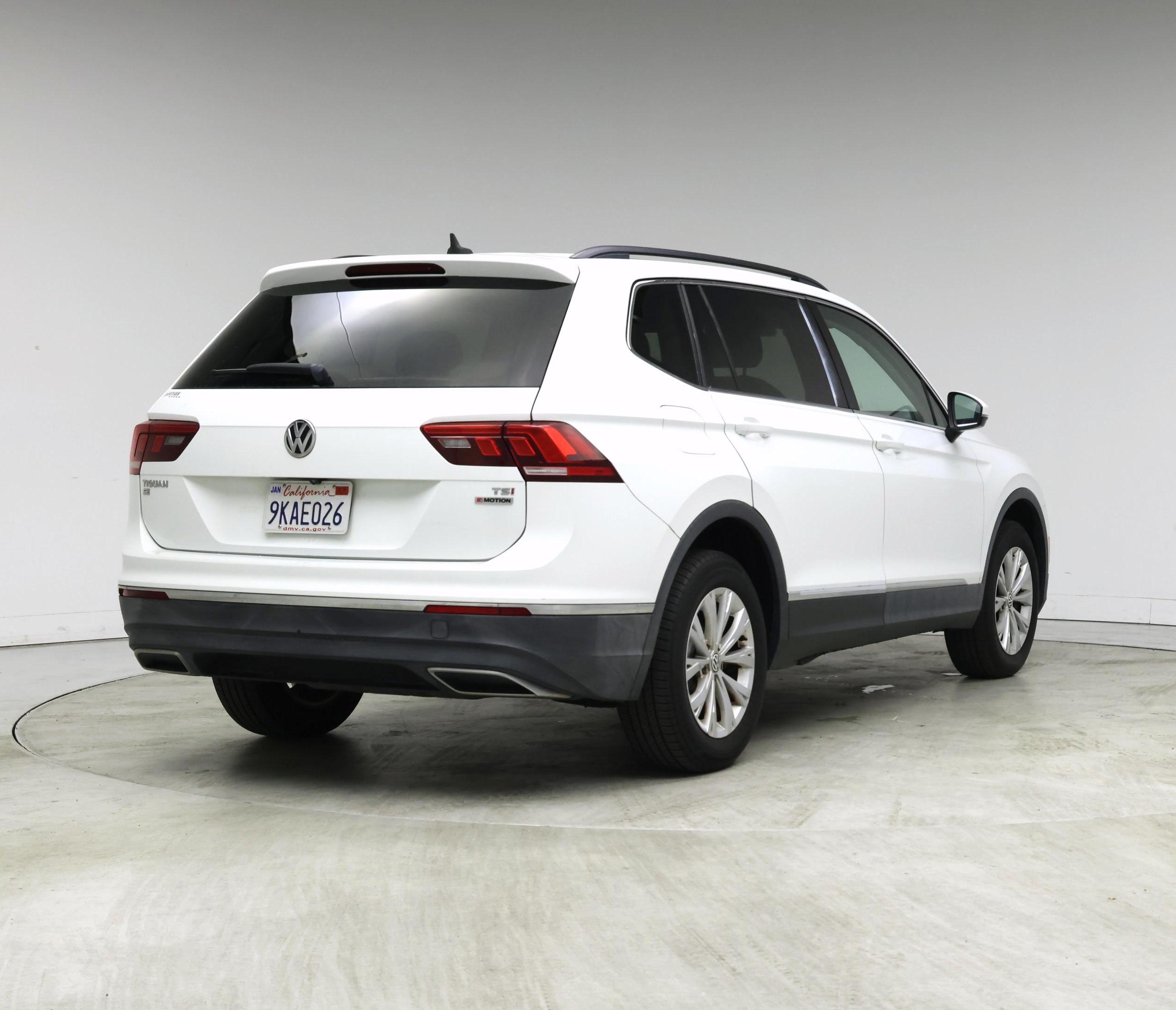 Thumbnail: 2018 Volkswagen Tiguan - 8