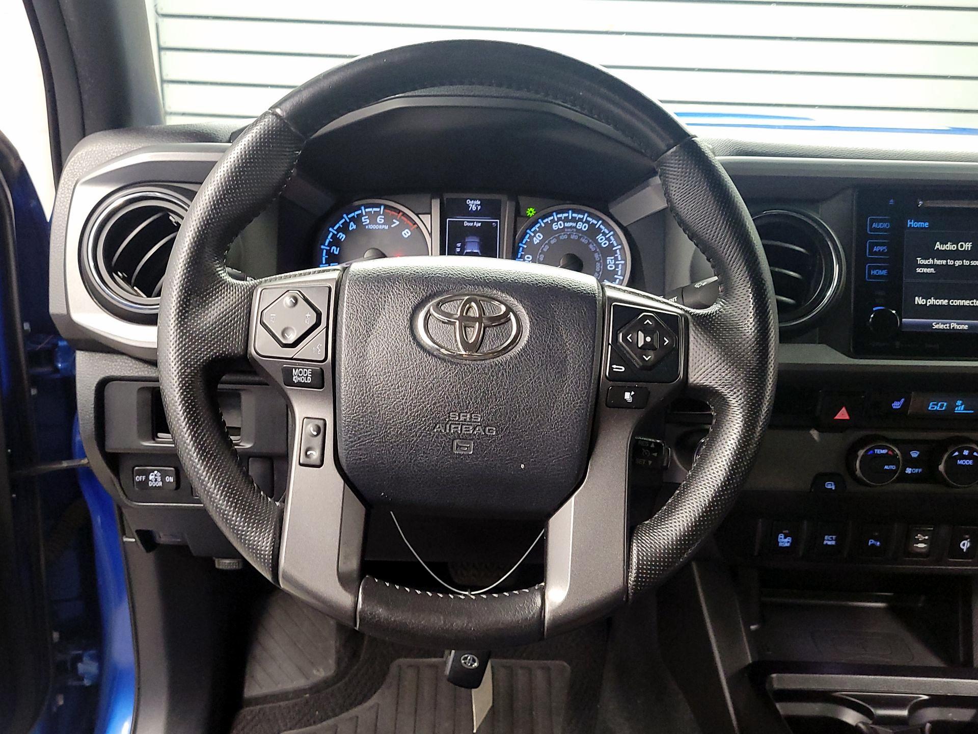 Thumbnail: 2016 Toyota Tacoma - 10