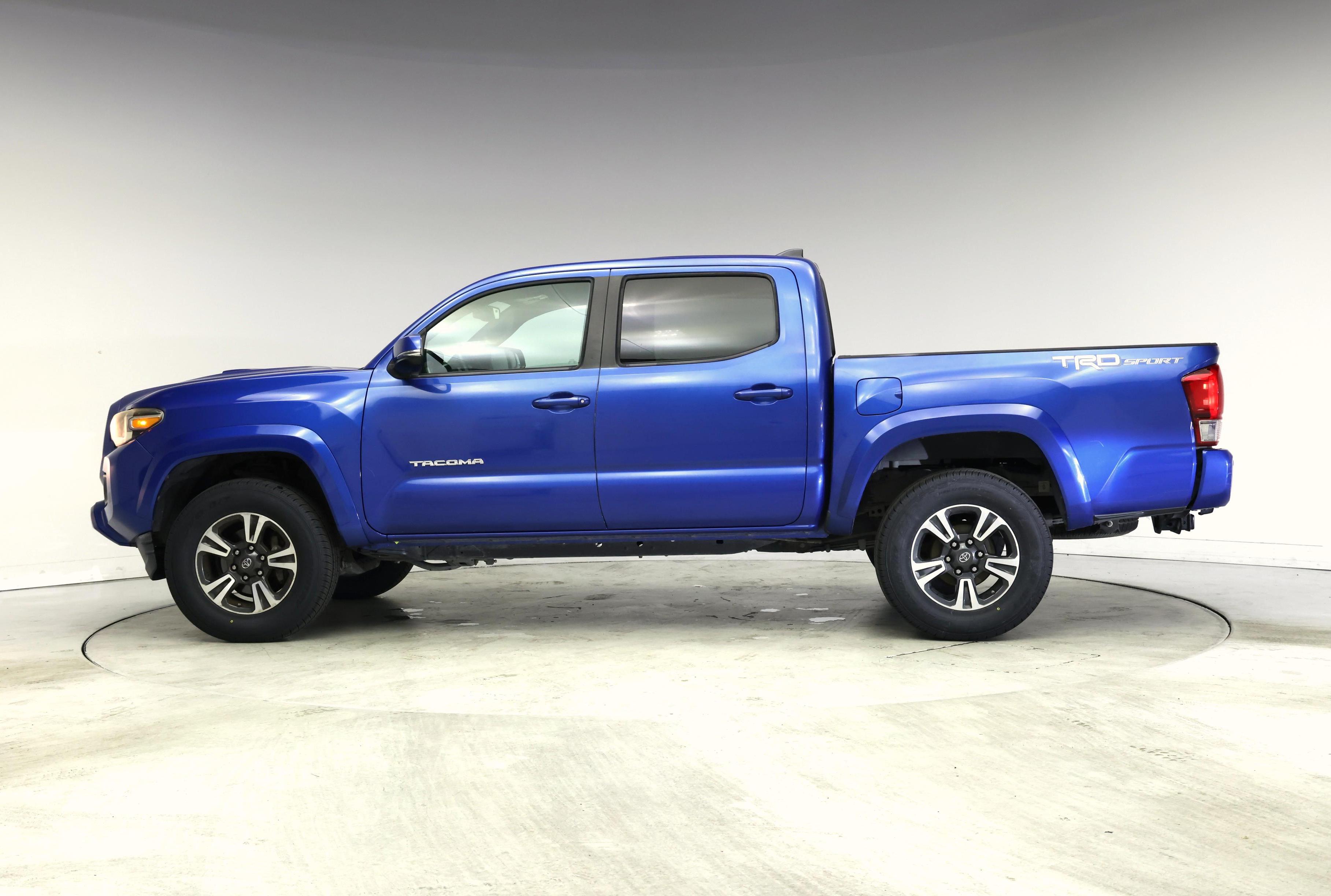 Thumbnail: 2016 Toyota Tacoma - 3
