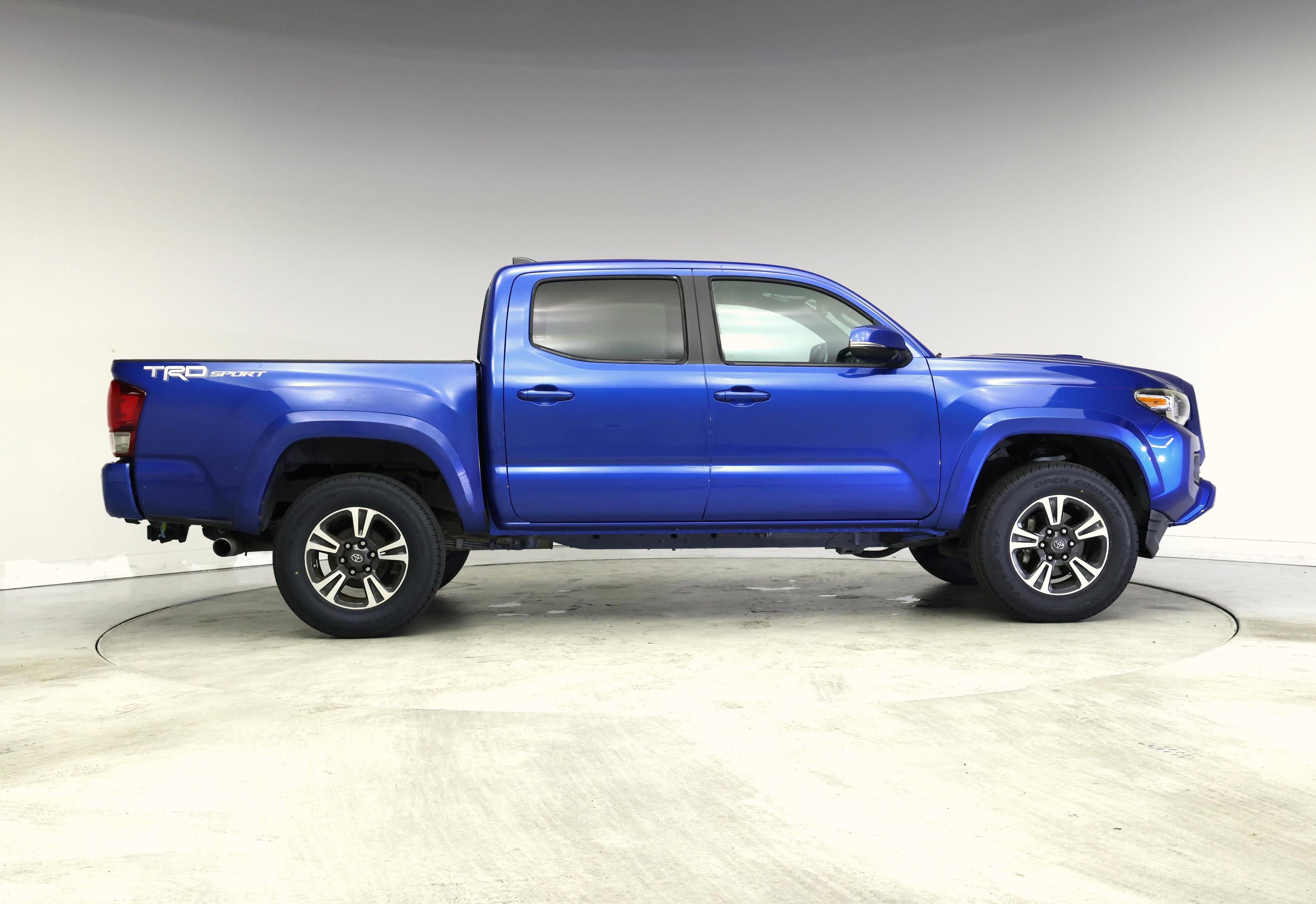 Thumbnail: 2016 Toyota Tacoma - 7