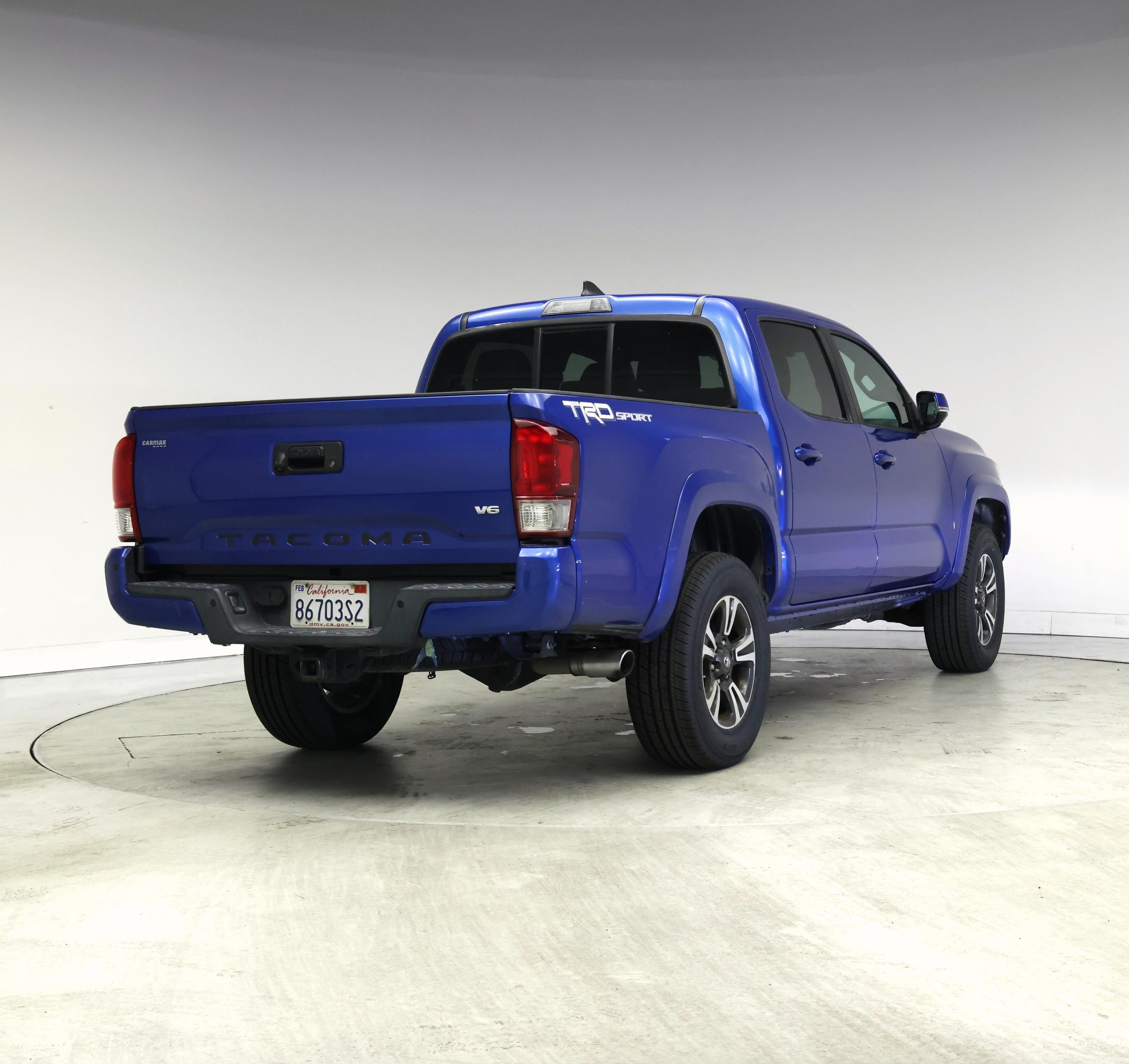 Thumbnail: 2016 Toyota Tacoma - 8