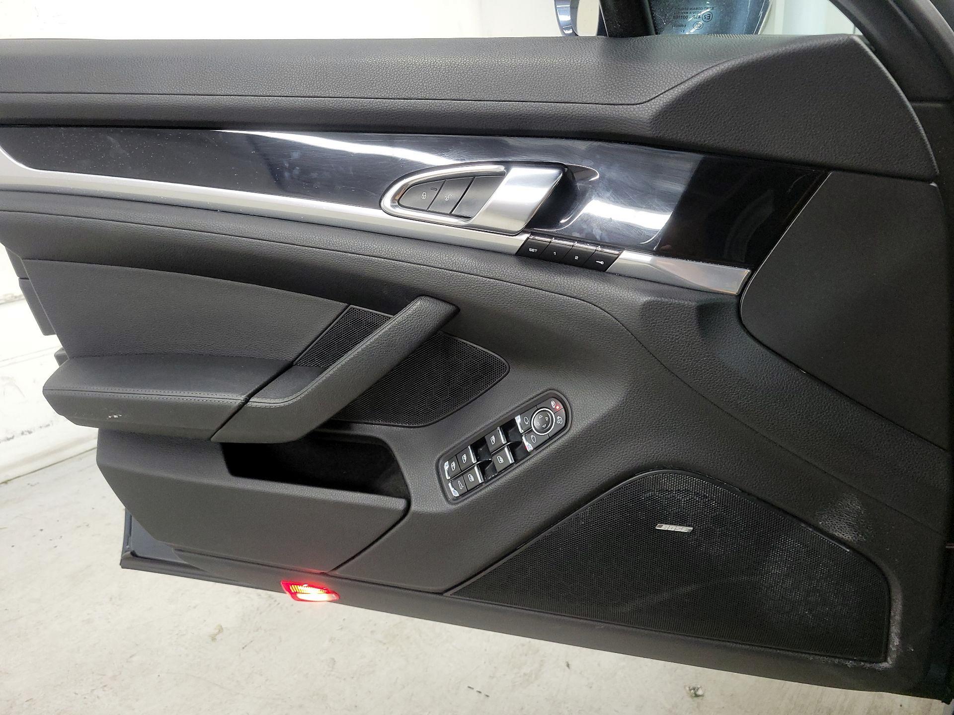 Thumbnail: 2014 Porsche Panamera - 12