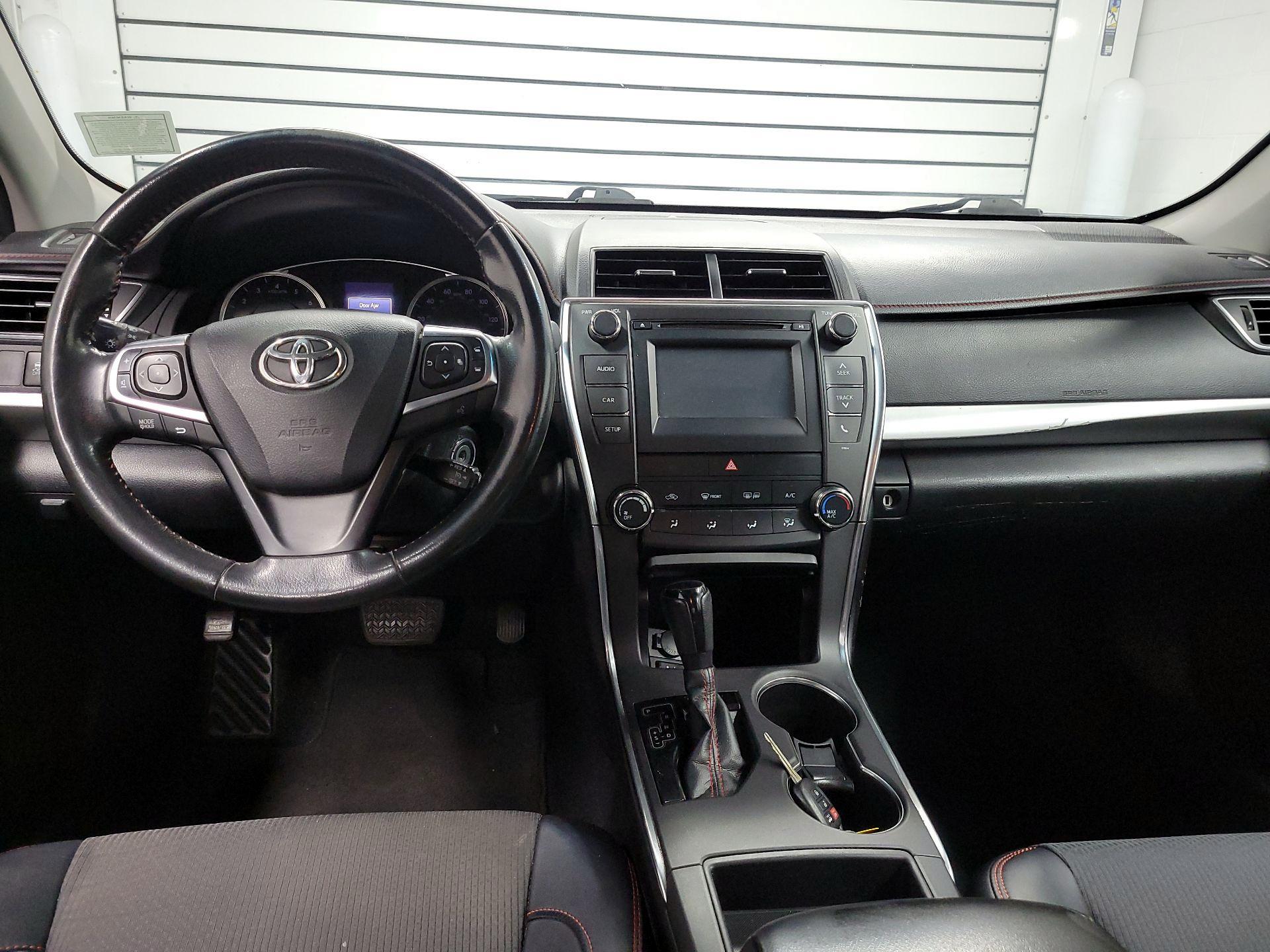 Thumbnail: 2016 Toyota Camry - 9