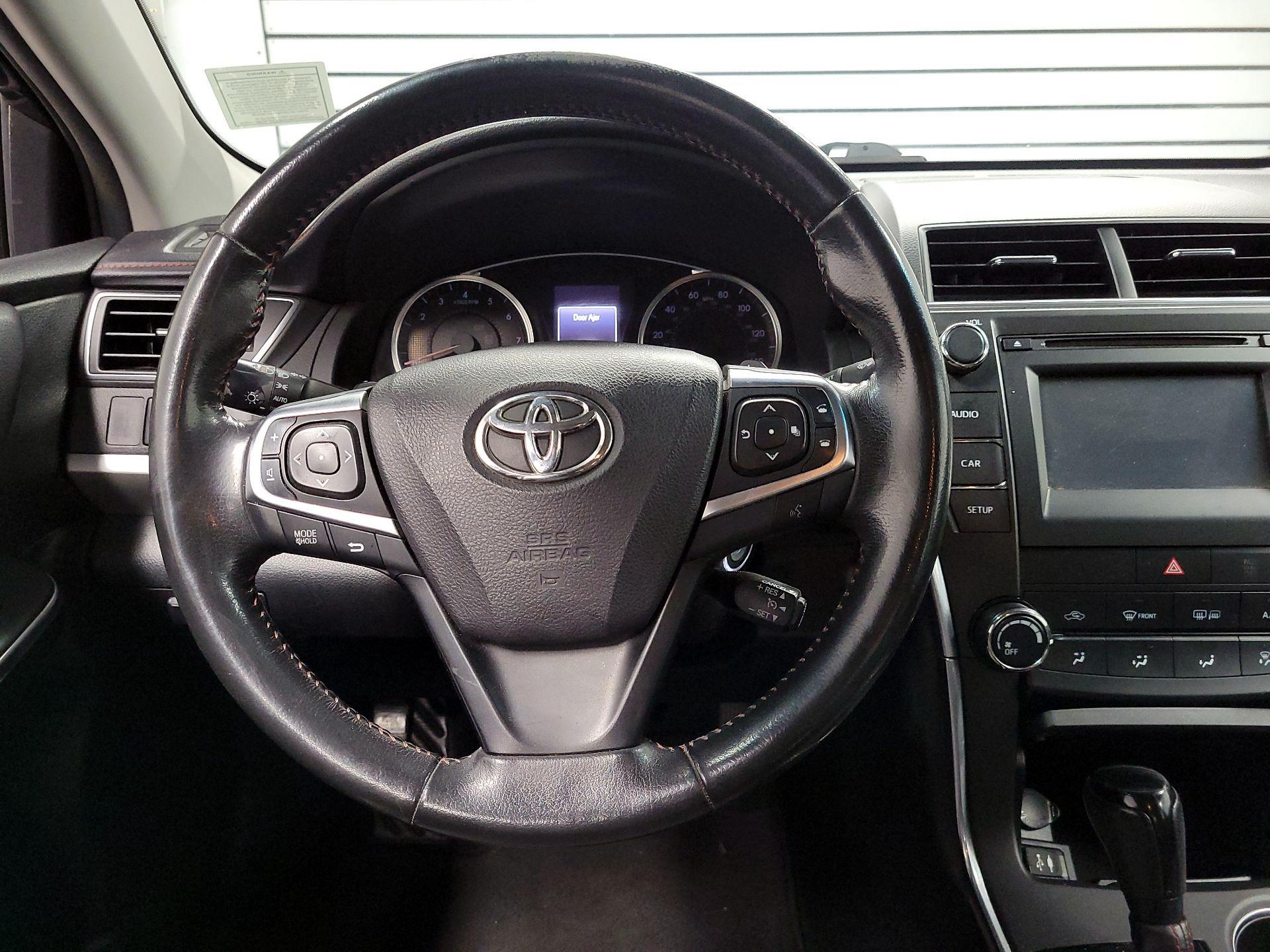 Thumbnail: 2016 Toyota Camry - 10