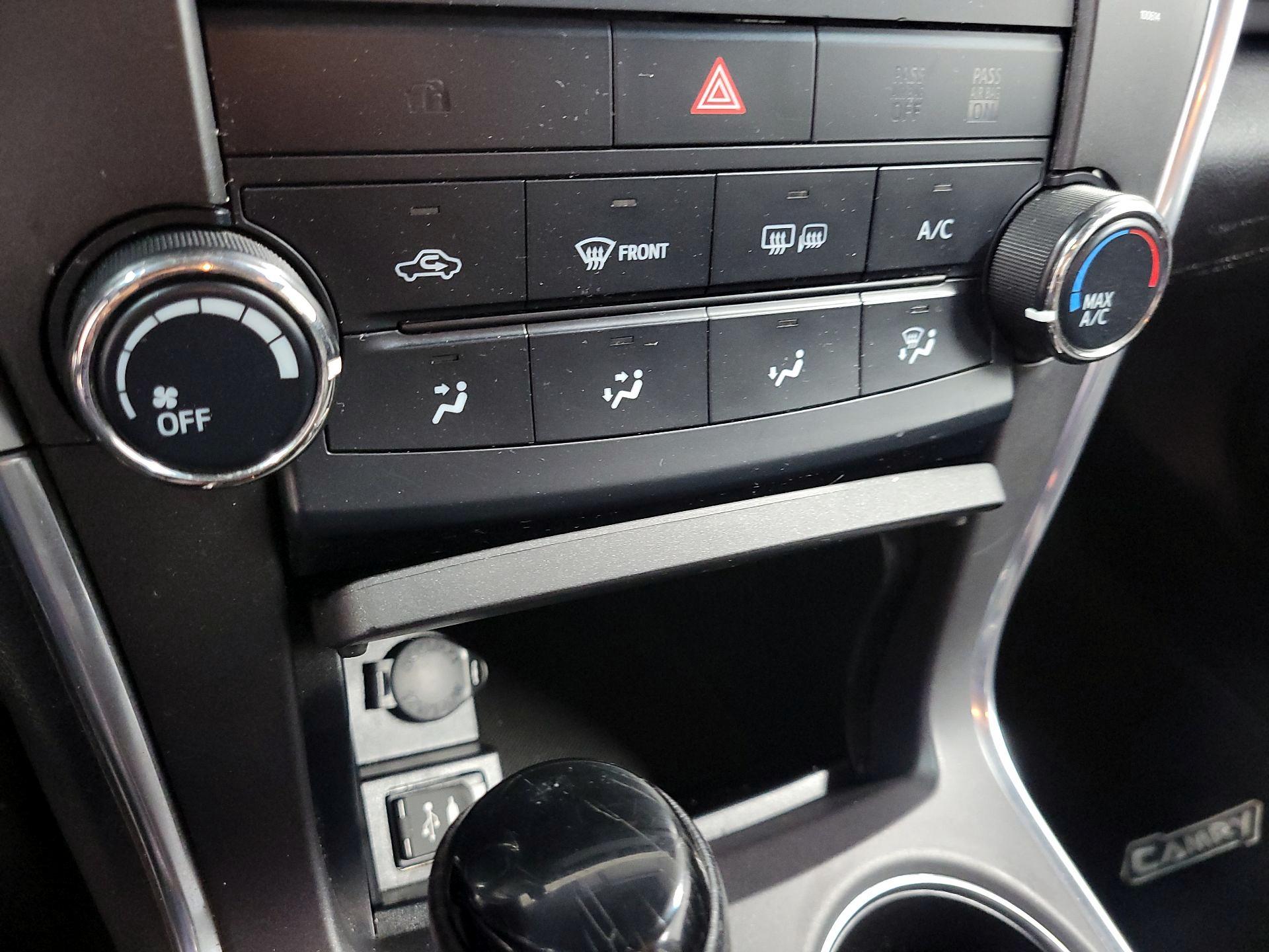 Thumbnail: 2016 Toyota Camry - 14