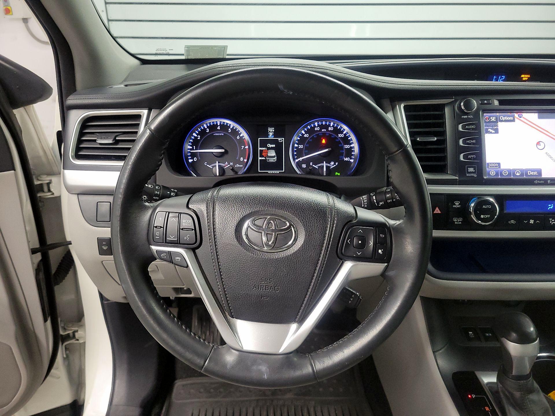 Thumbnail: 2015 Toyota Highlander - 10