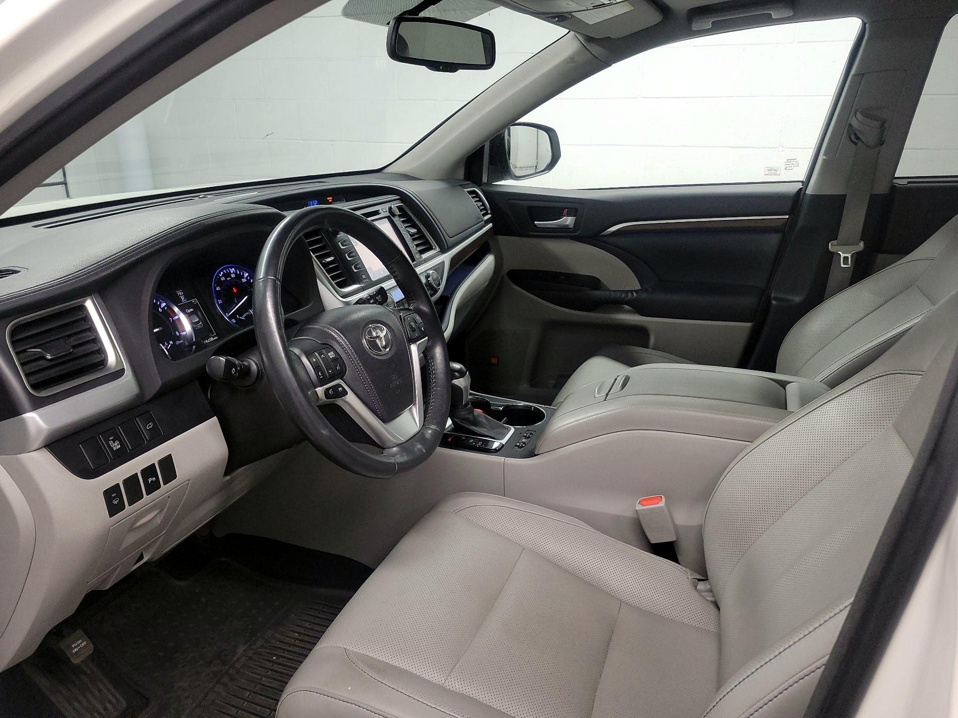 Thumbnail: 2015 Toyota Highlander - 11