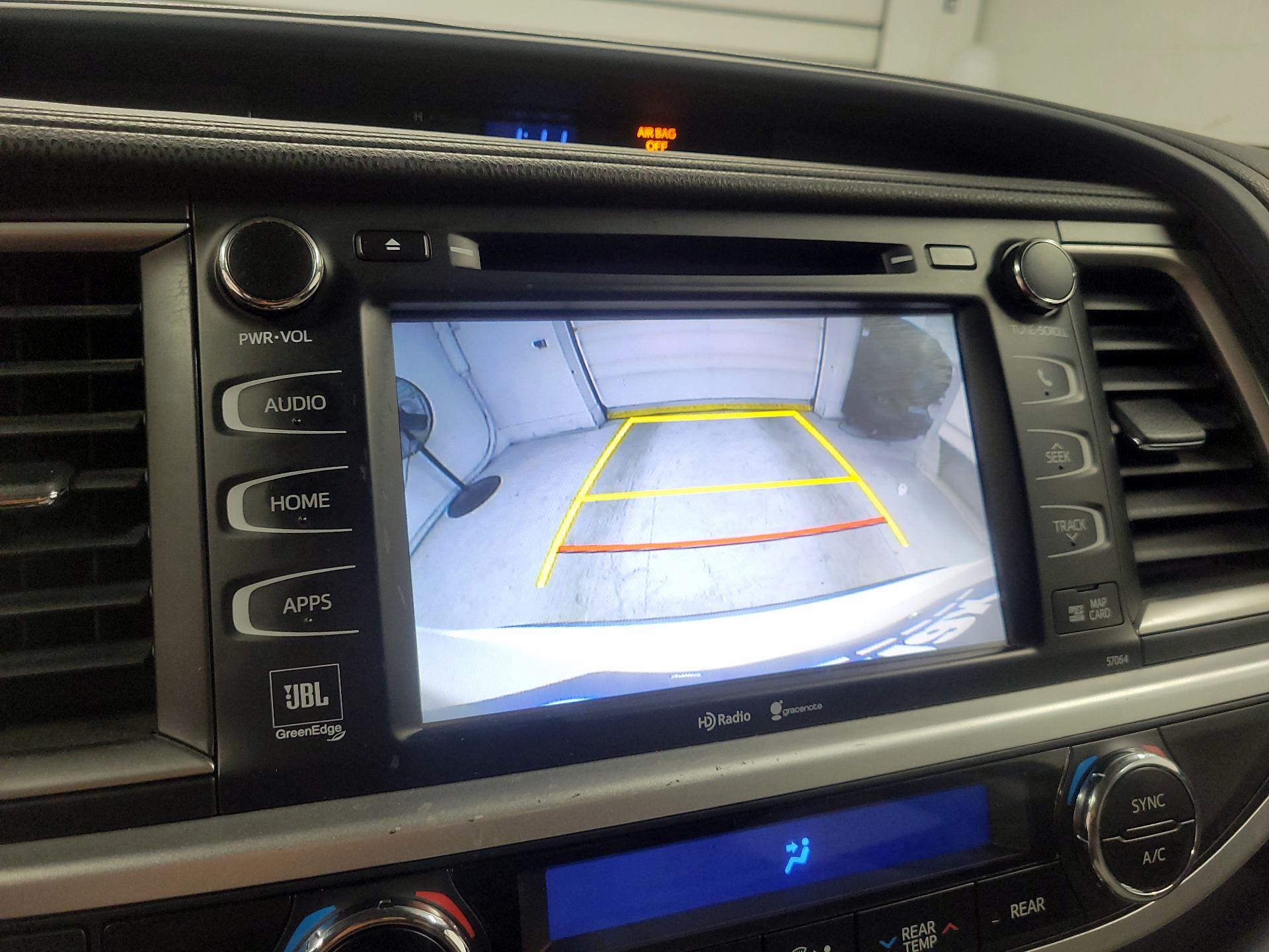 Thumbnail: 2015 Toyota Highlander - 15