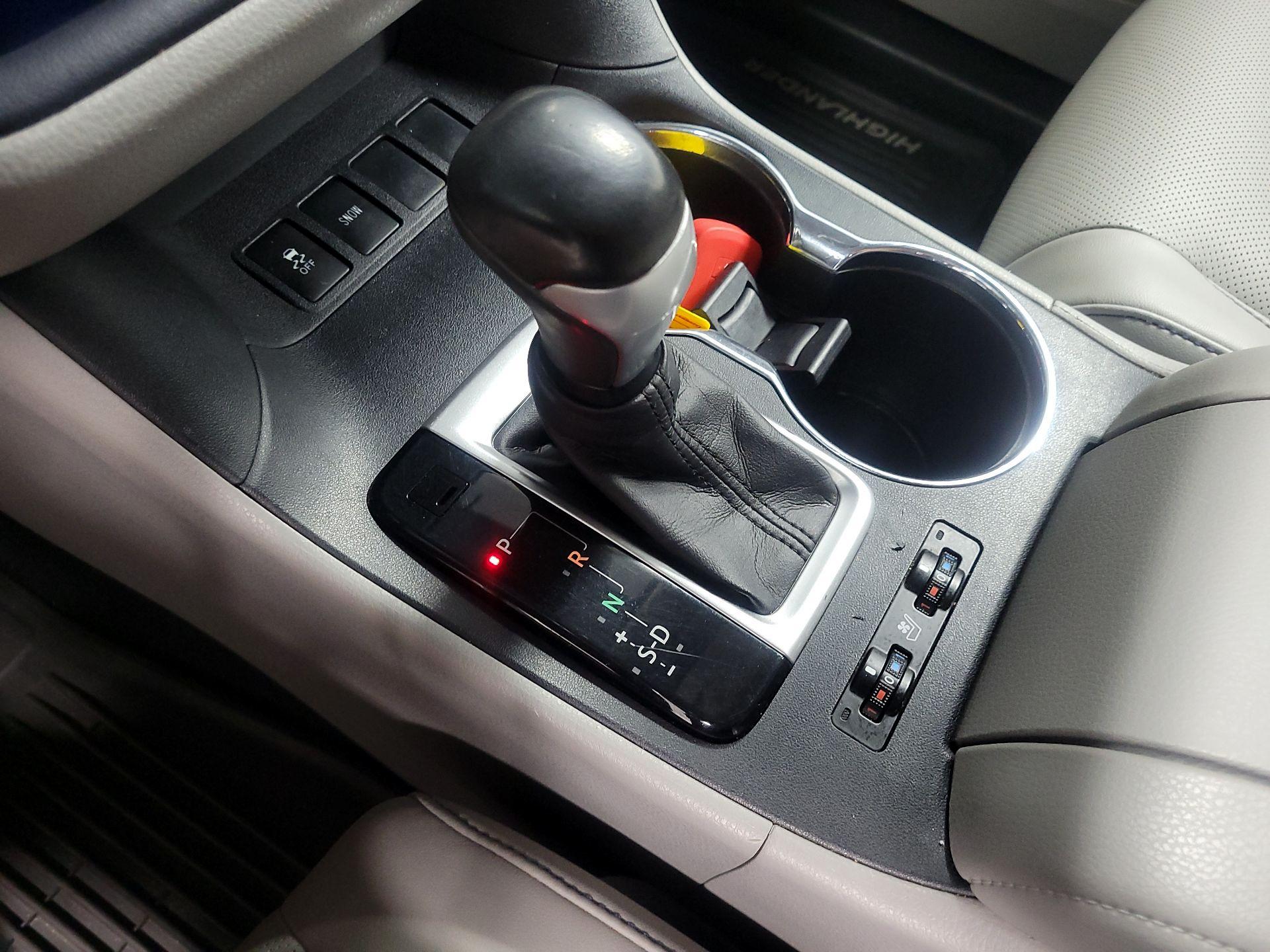 Thumbnail: 2015 Toyota Highlander - 18