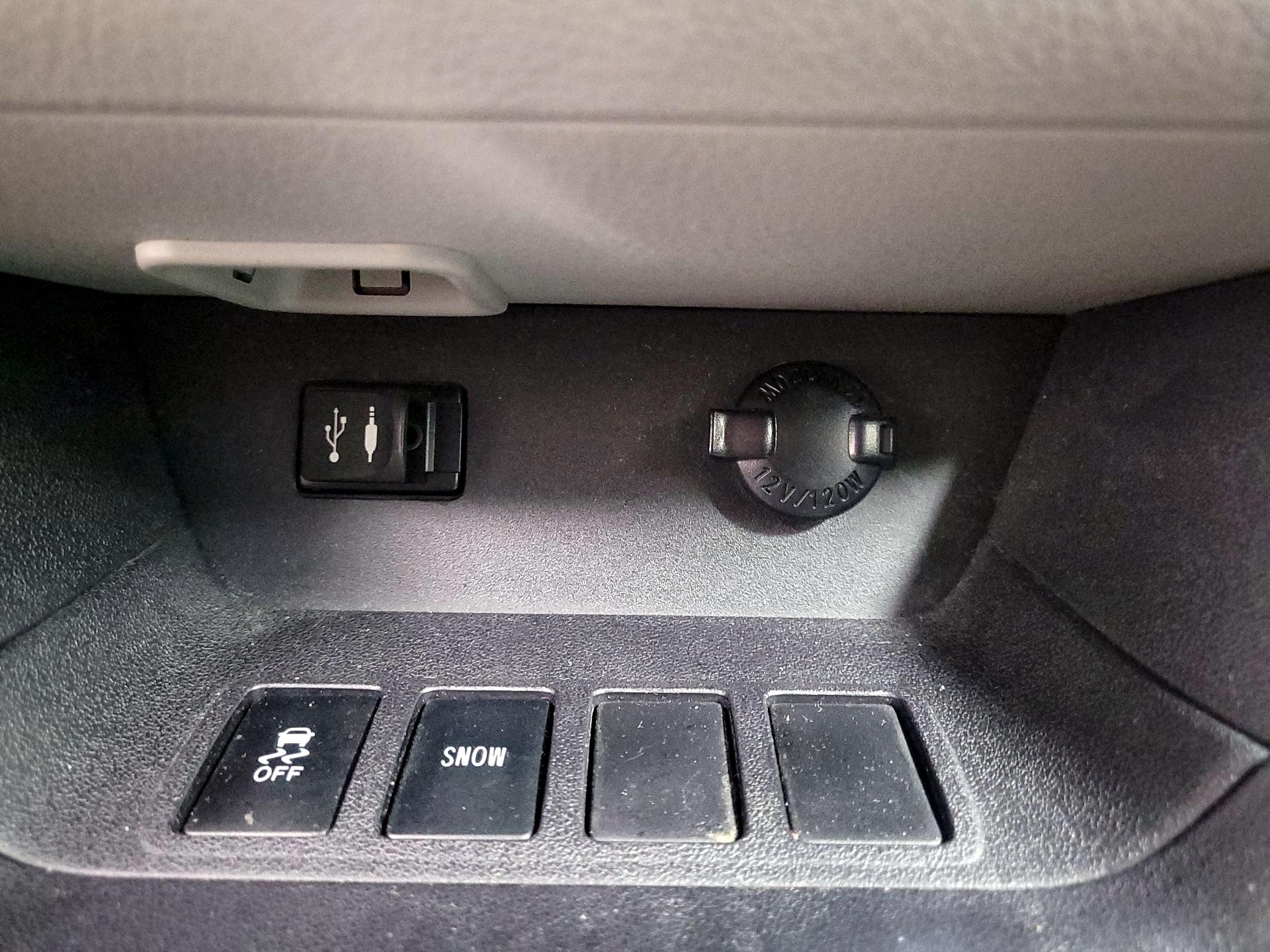 Thumbnail: 2015 Toyota Highlander - 19