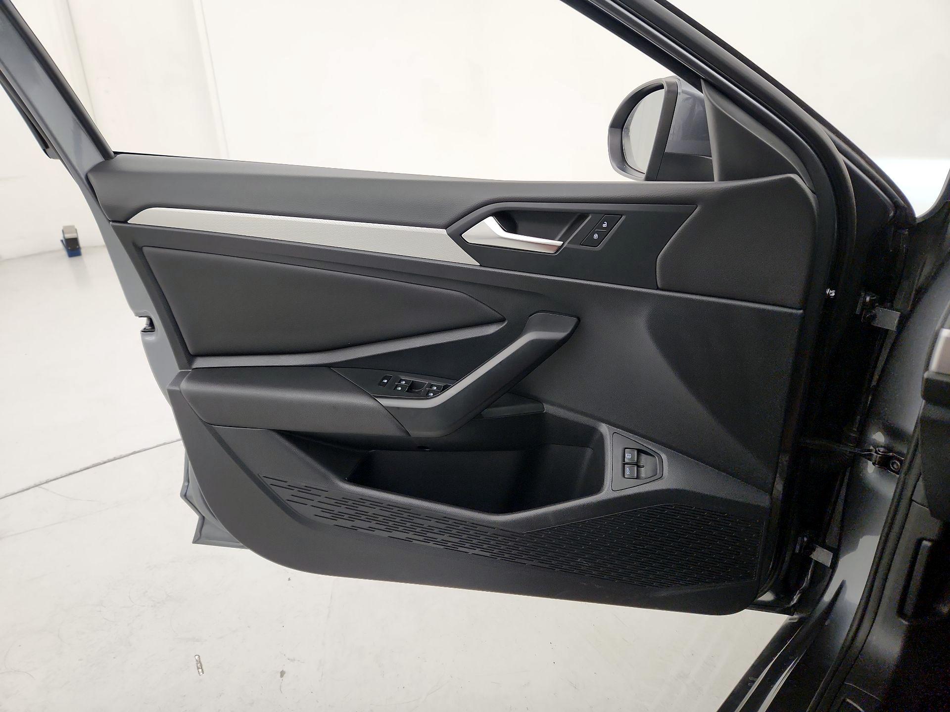 Thumbnail: 2021 Volkswagen Jetta - 12