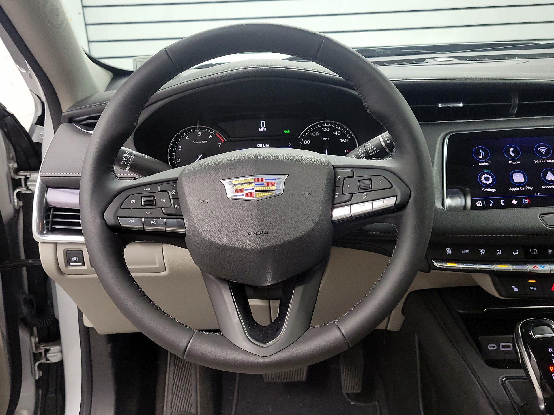 Thumbnail: 2022 Cadillac XT4 - 10