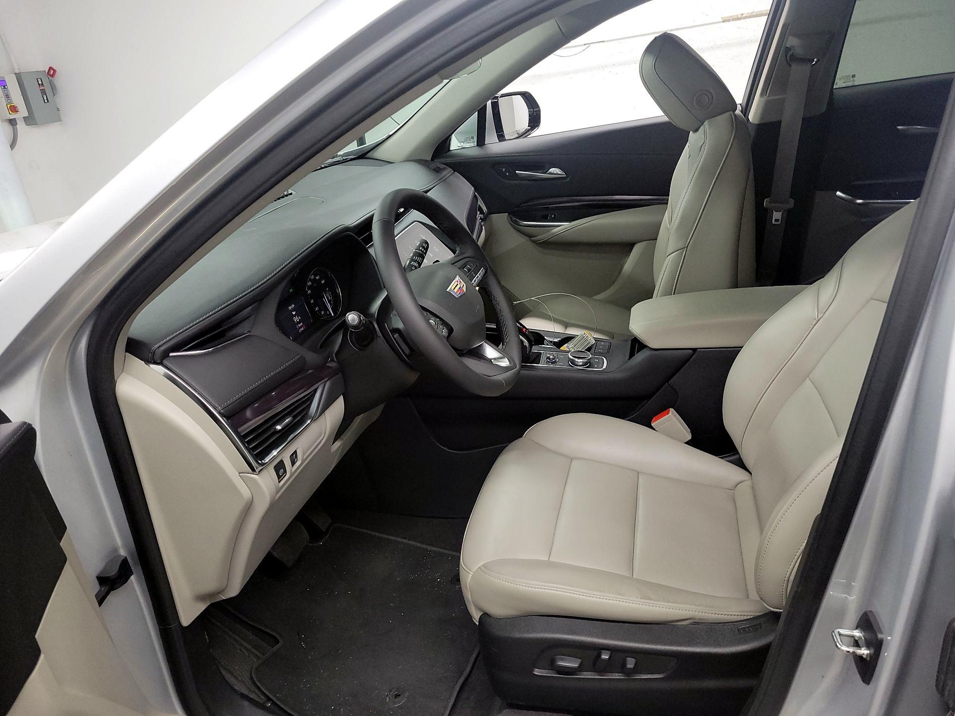 Thumbnail: 2022 Cadillac XT4 - 11