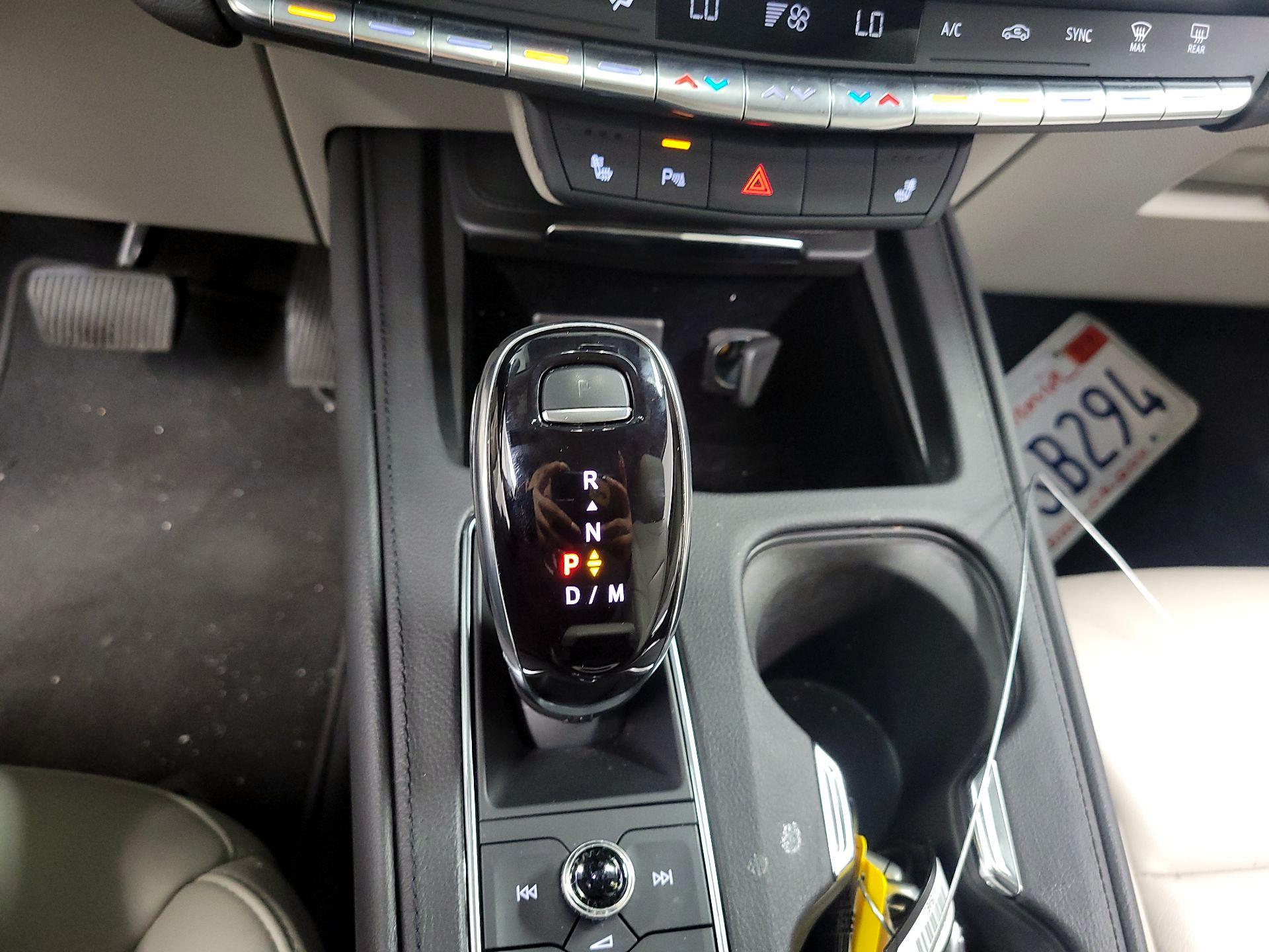 Thumbnail: 2022 Cadillac XT4 - 17