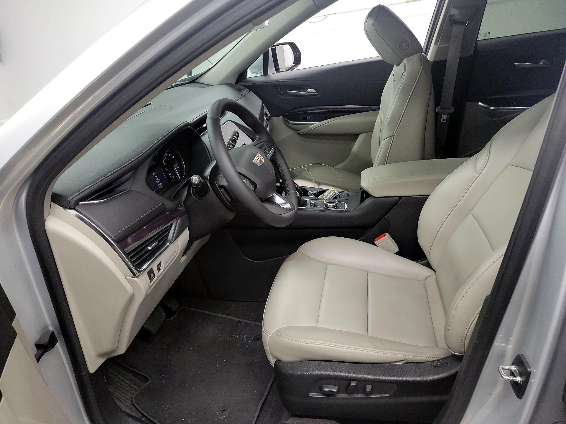 Thumbnail: 2022 Cadillac XT4 - 18