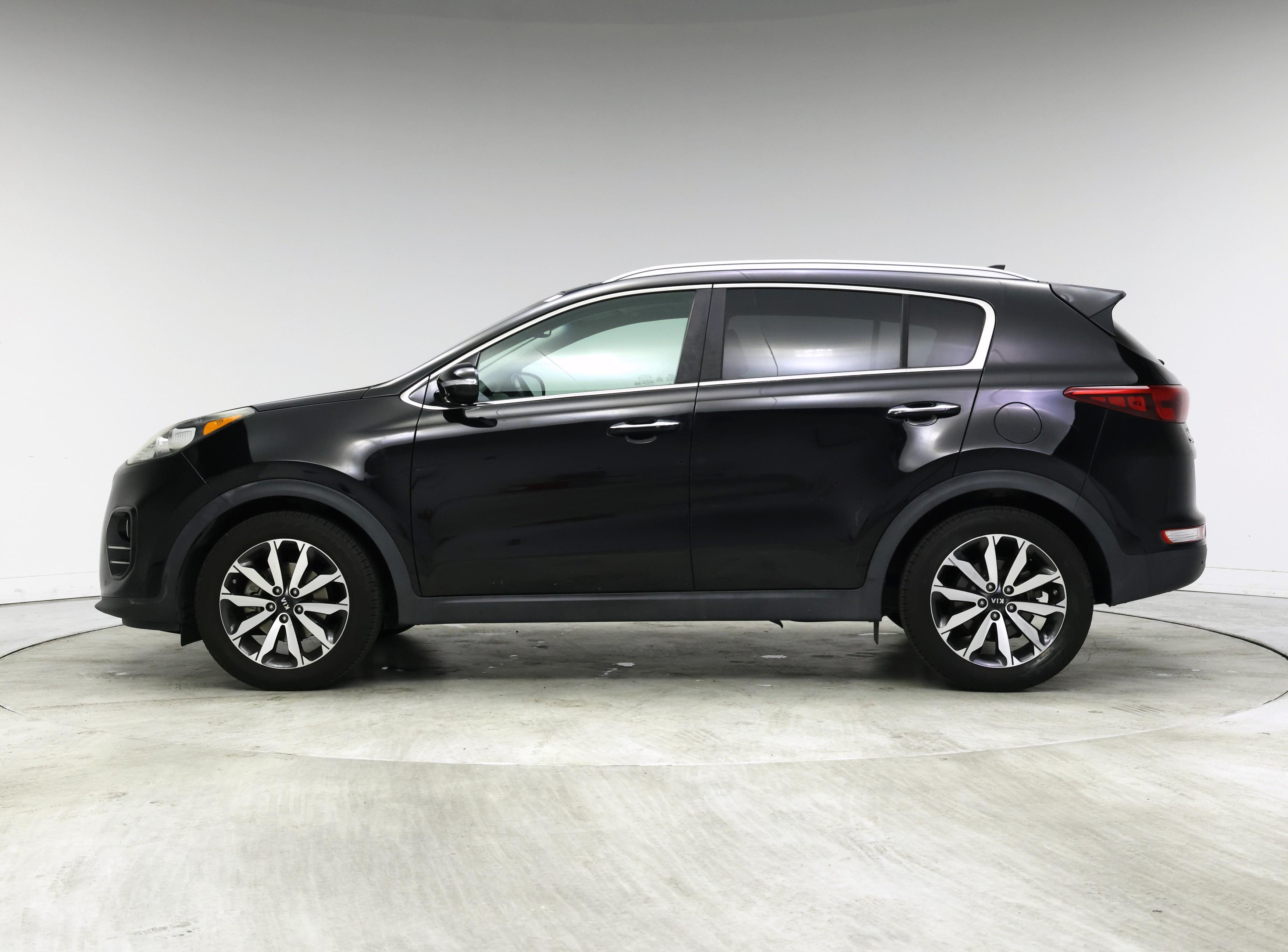 Thumbnail: 2017 Kia Sportage - 3