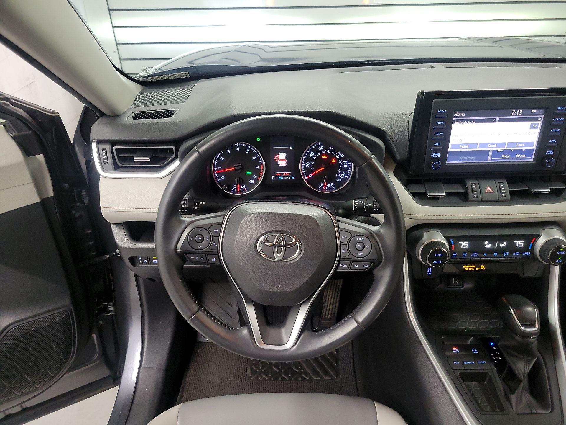 Thumbnail: 2019 Toyota RAV4 - 10
